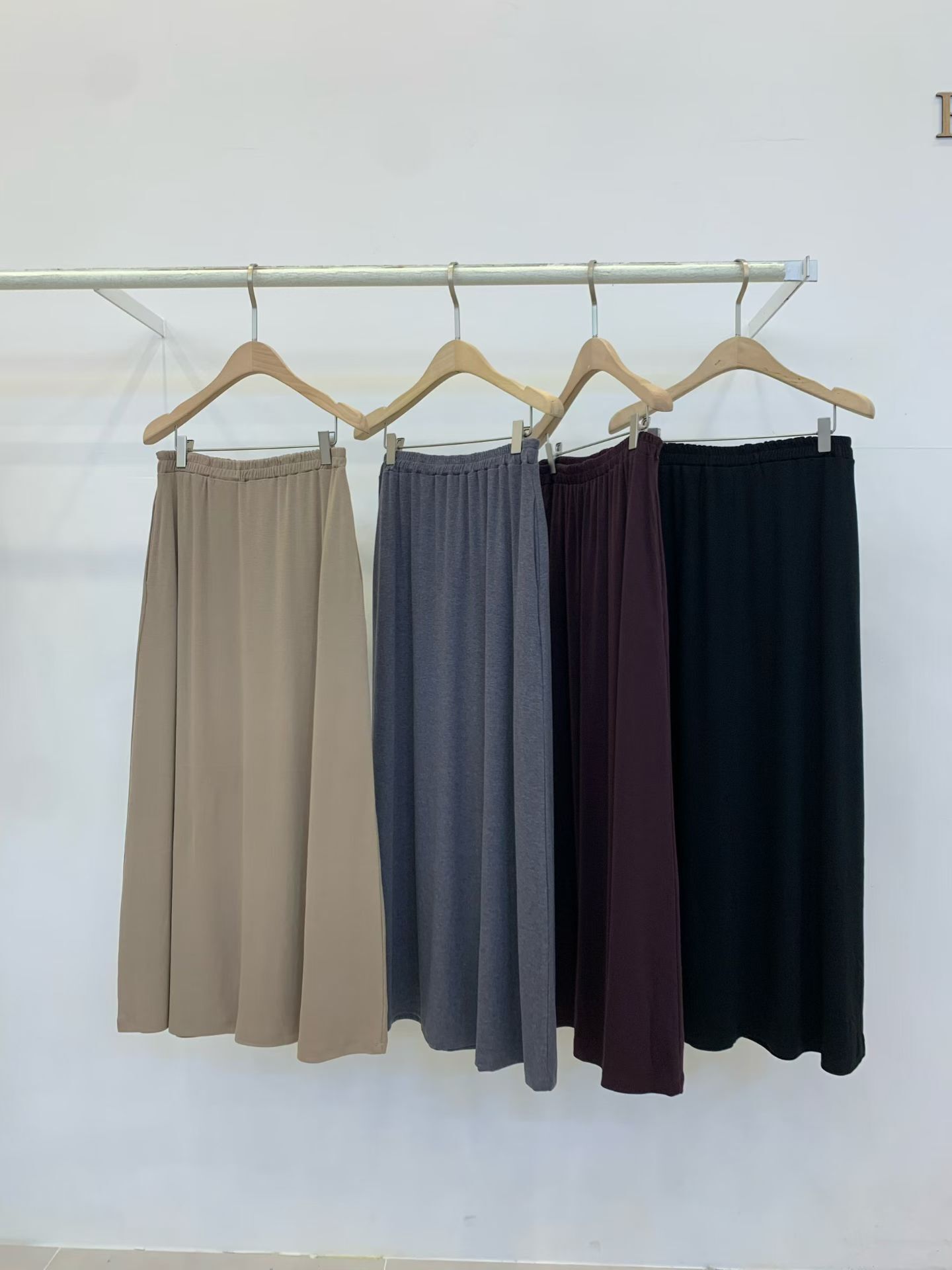 FP5126 全鬆緊人造絲長裙