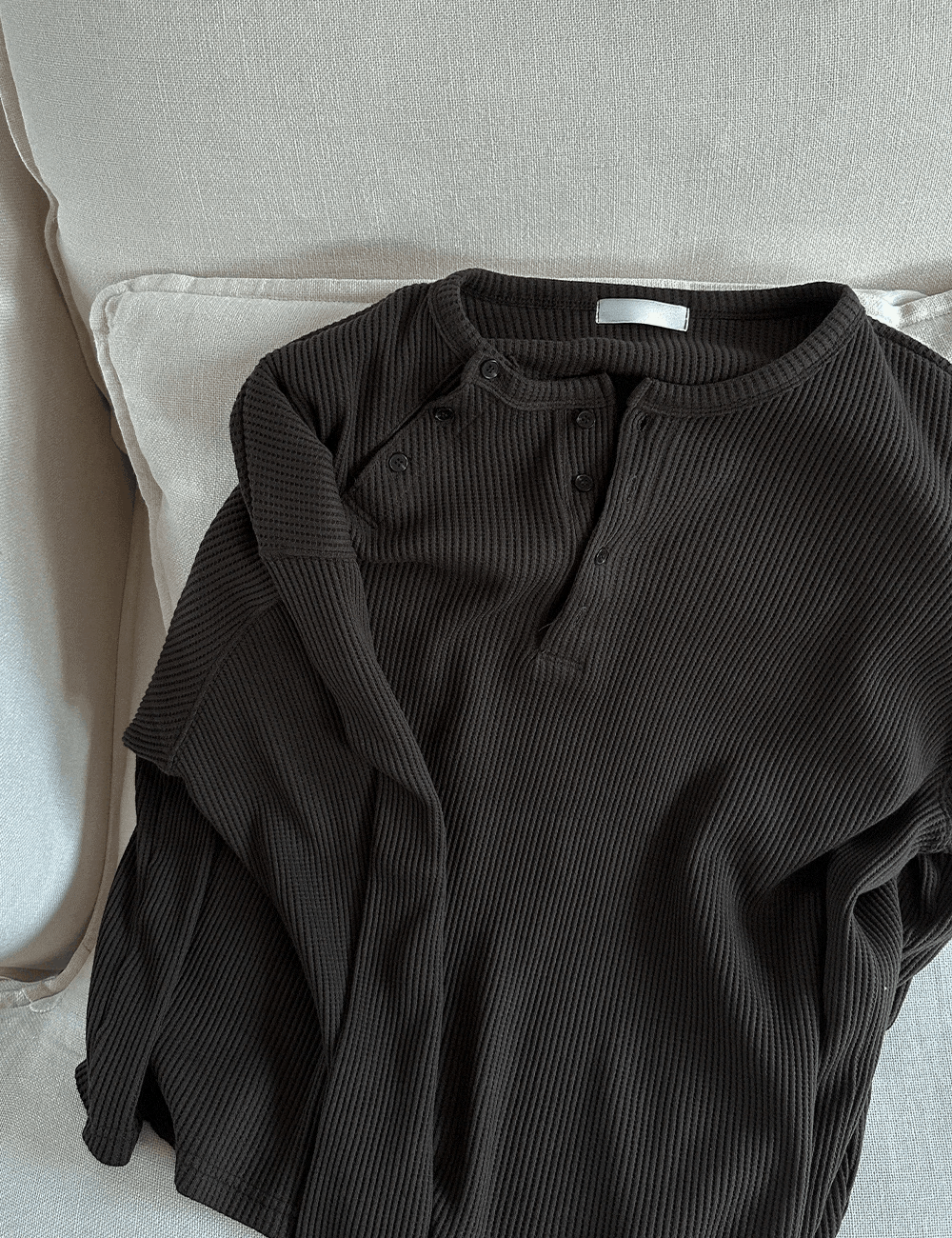 Hout 雙紐帶華夫格亨利衫