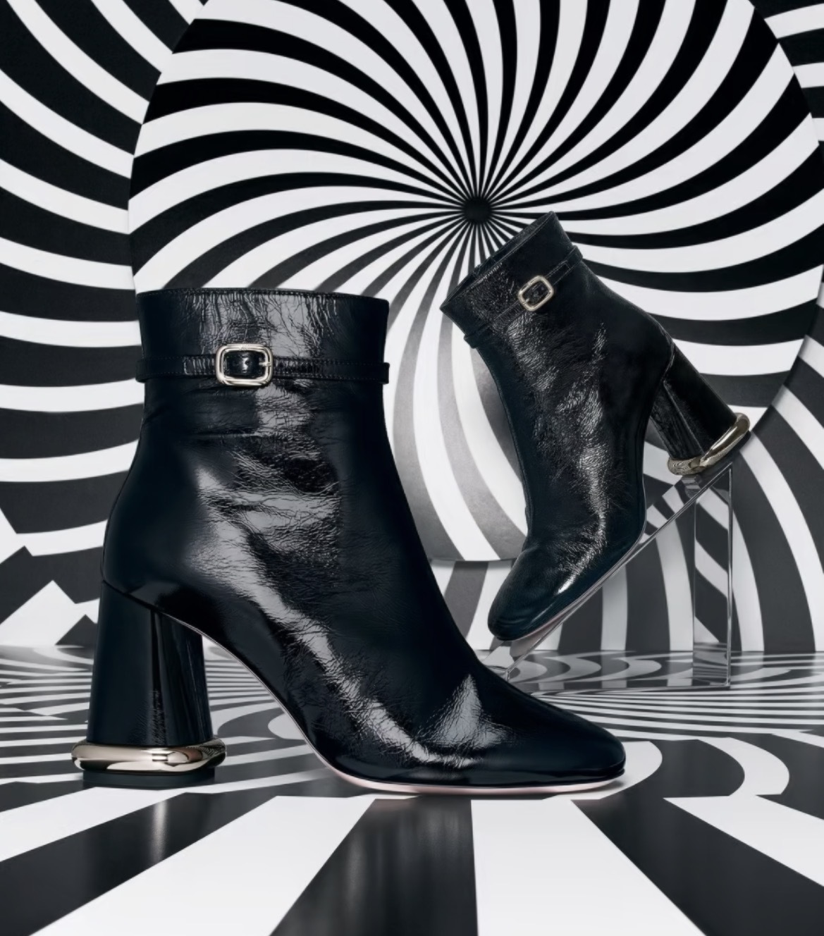 Roger Vivier RV Roundy suede heels boots black