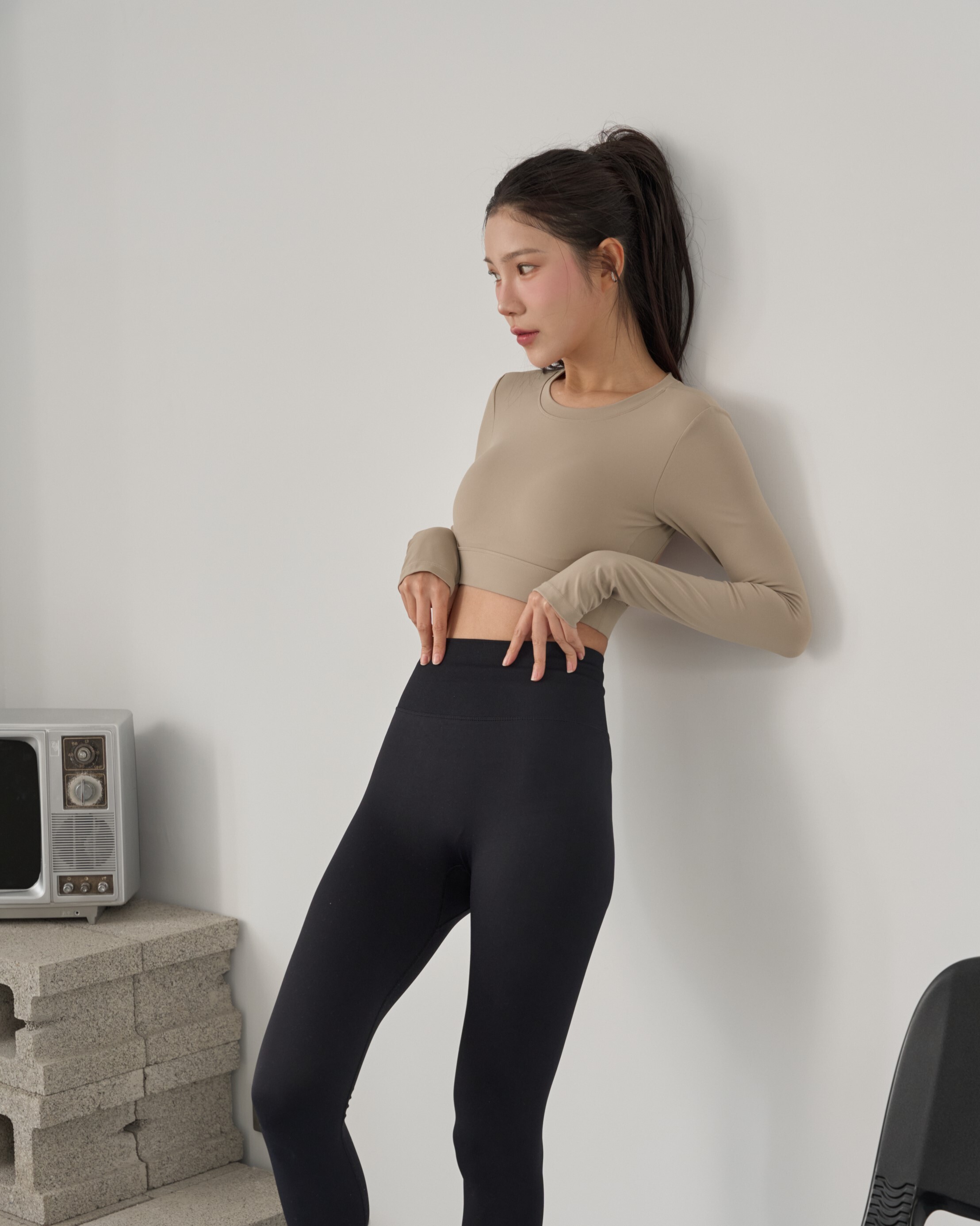 Halo美背簍空BRA TOP長袖上衣-燕麥拿鐵