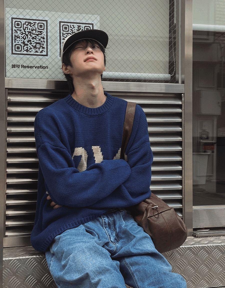 Love 圓領寬鬆針織衫