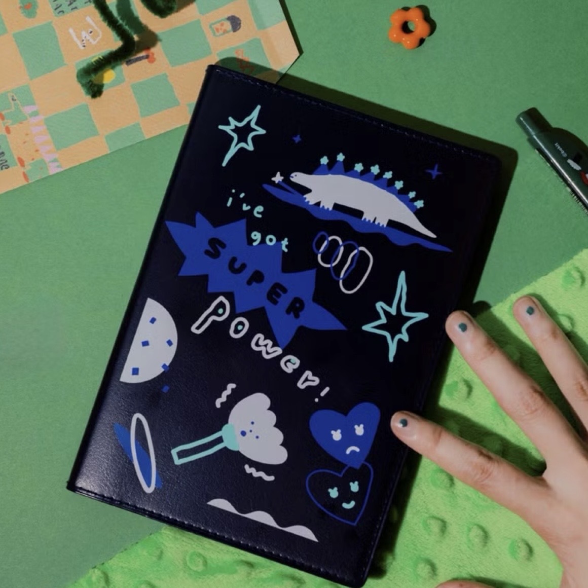 宇宙知道 皮質書套 無時效手帳 萬年曆｜馬卡龍腳趾