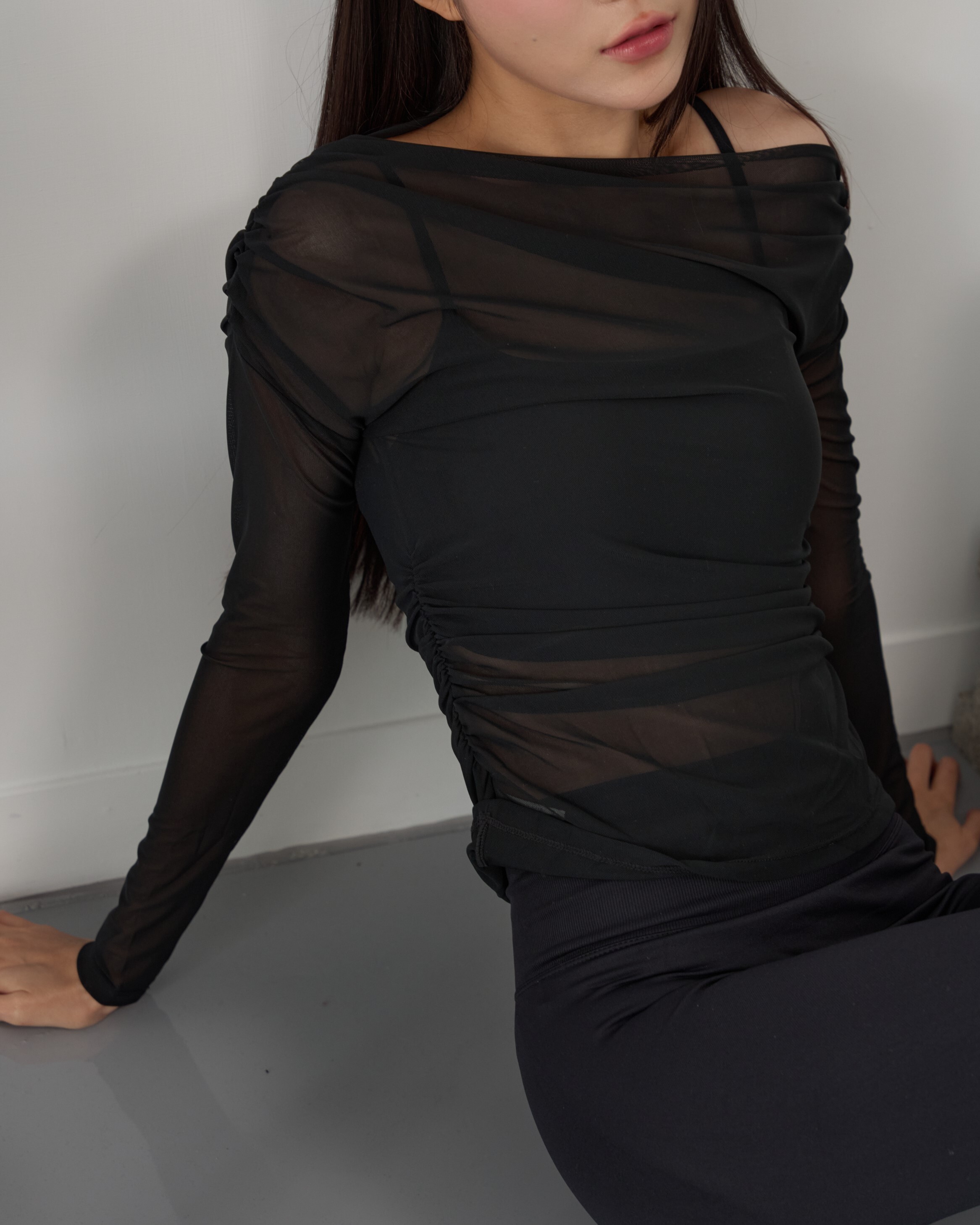 Breeze輕透網紗長袖上衣-黑色