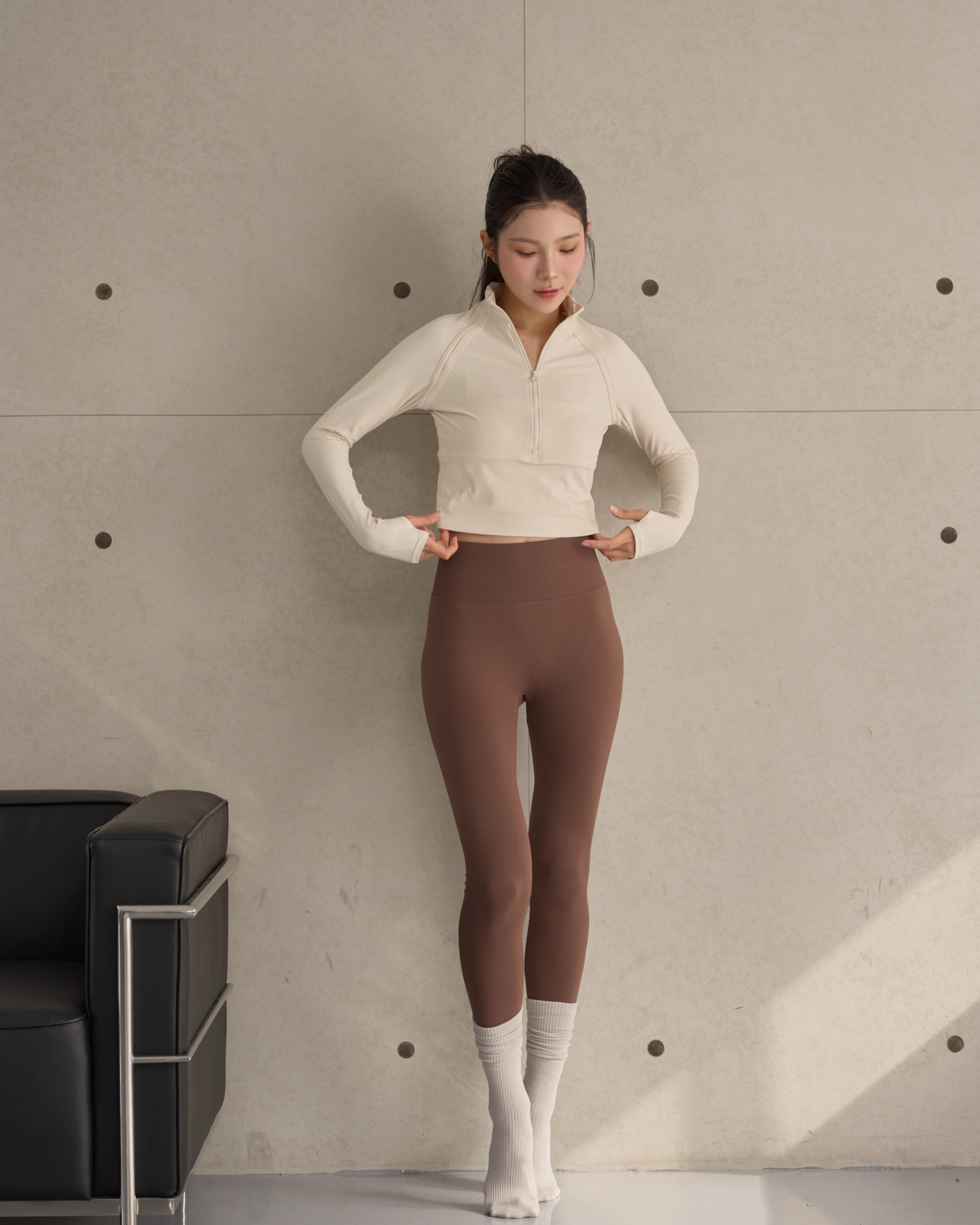 Stride立領羅紋拉鍊短版長袖上衣-奶白色