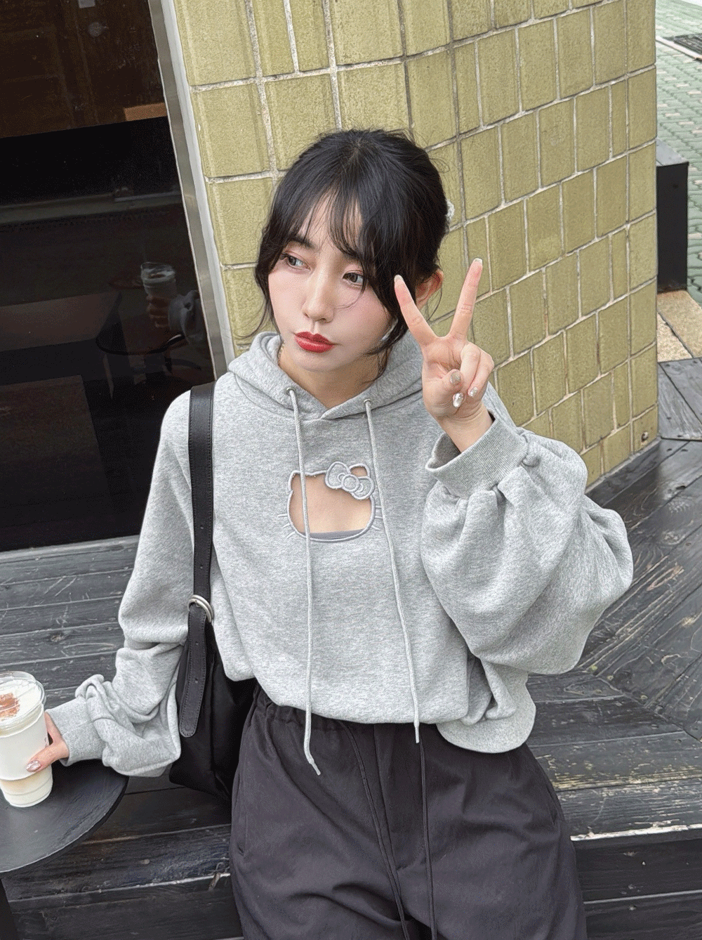 OCt5103 自留推薦!超可愛 鏤空kitty 短版大學帽踢Tee