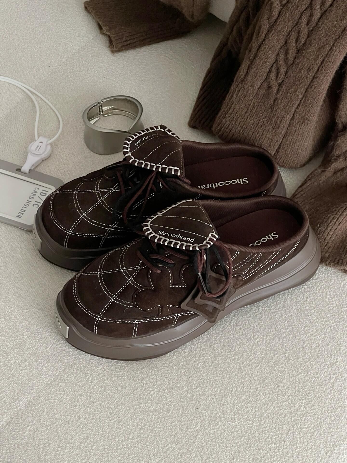 SHOOT BRAND RANDOM 重組系列 棕色 外縫線 翻蓋 金屬標 半拖 勃肯鞋 男女同款/預購