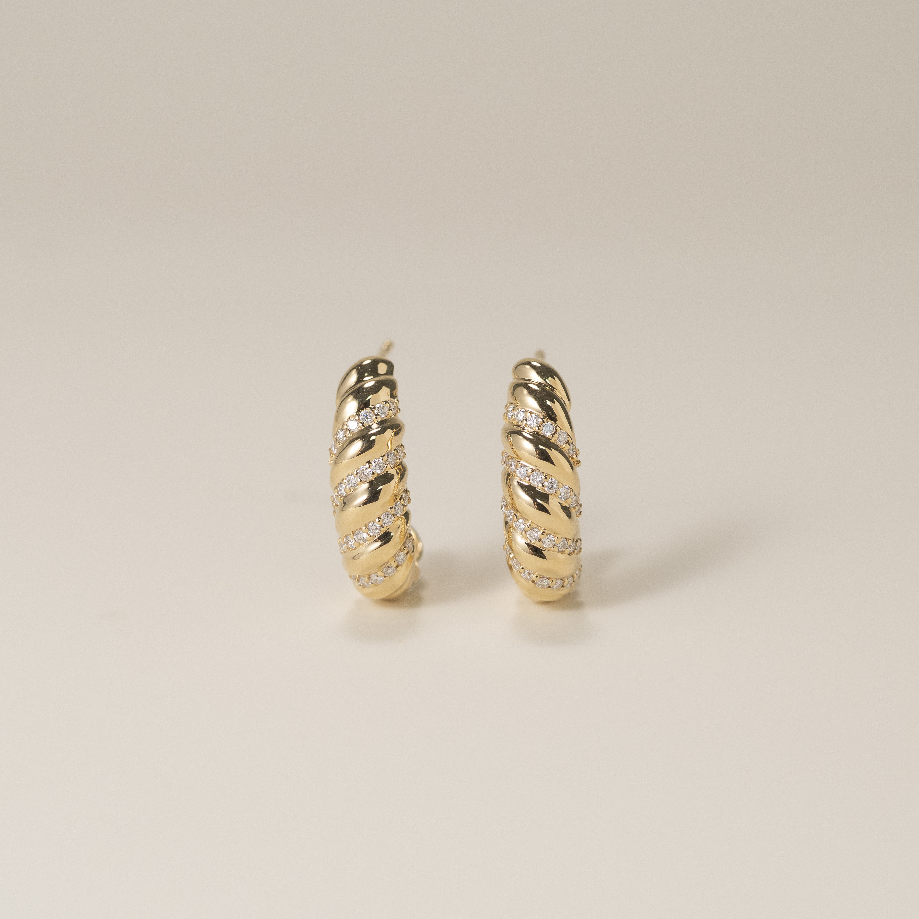 18K String Diamond Earring