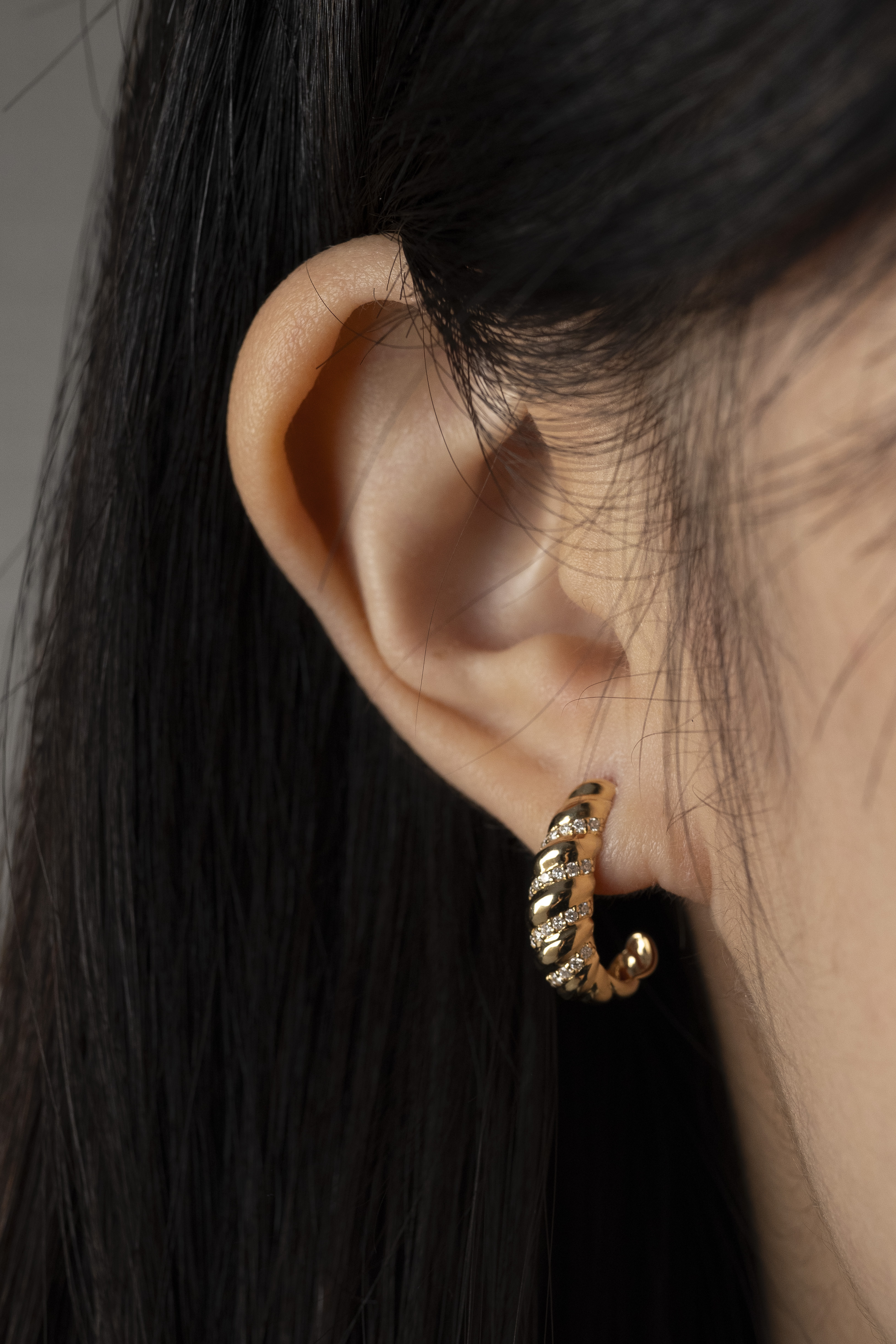 18K String Diamond Earring