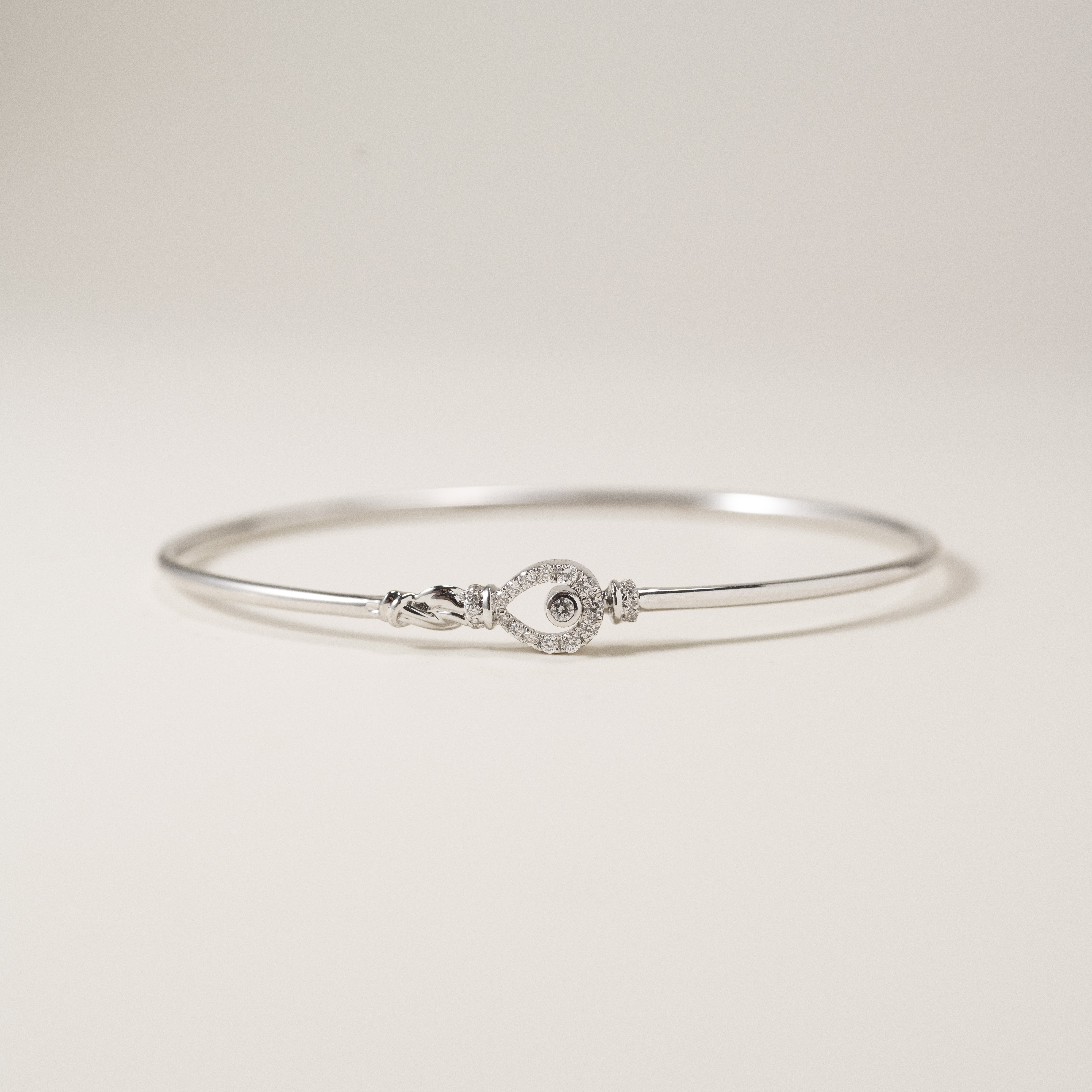 18K 0.12ct String Diamond Bangle