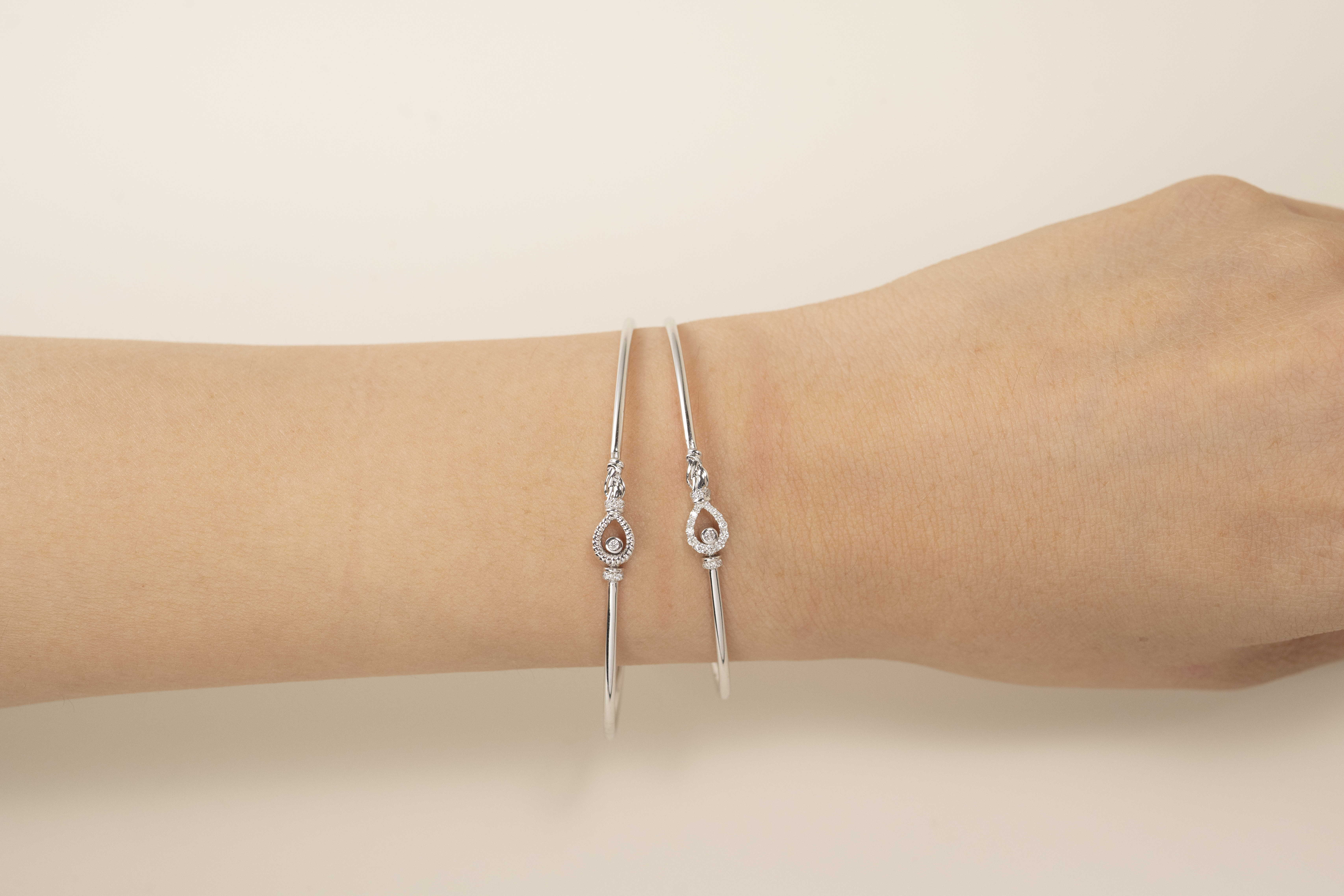 18K 0.05ct String Diamond Bangle