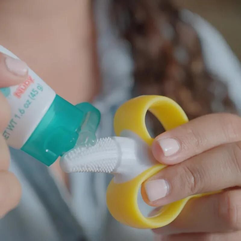 Nuby NanaNubs 香蕉牙齦按摩牙刷- 黃色