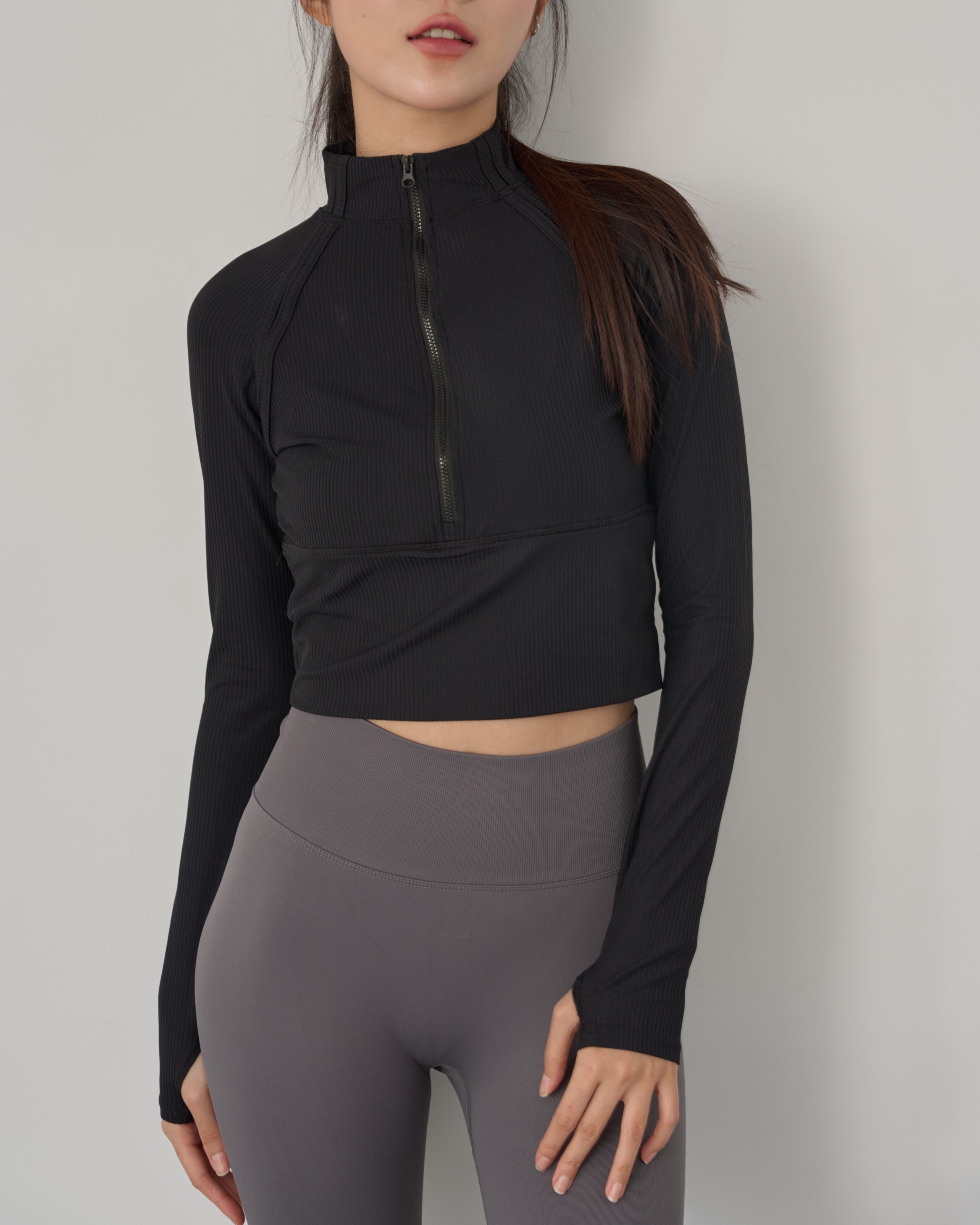 Stride立領羅紋拉鍊短版長袖上衣-黑色