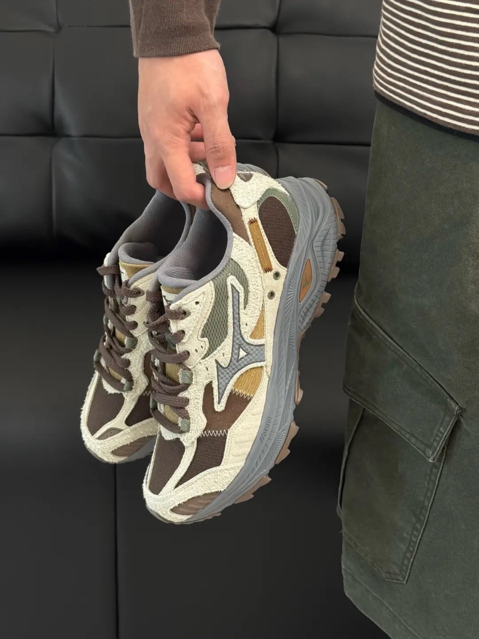 MIZUNO RACER ADV 馴鹿棕 奶灰 卡其 咖啡色 大地色系 灰底 防滑 耐磨 緩震 男女鞋 D1GH241213 / 預購