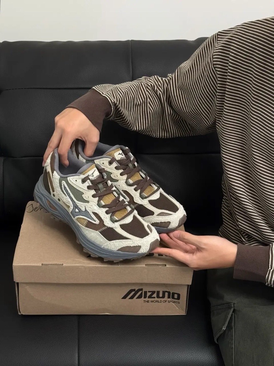 MIZUNO RACER ADV 馴鹿棕 奶灰 卡其 咖啡色 大地色系 灰底 防滑 耐磨 緩震 男女鞋 D1GH241213 / 預購