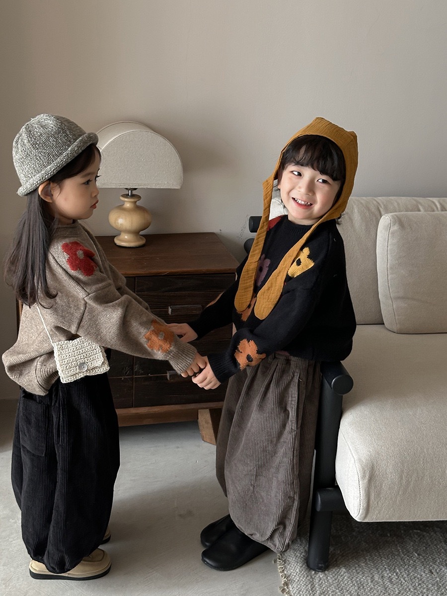 現貨90 、 110 灰咖色｜彩色花多針織上衣    ‧₊