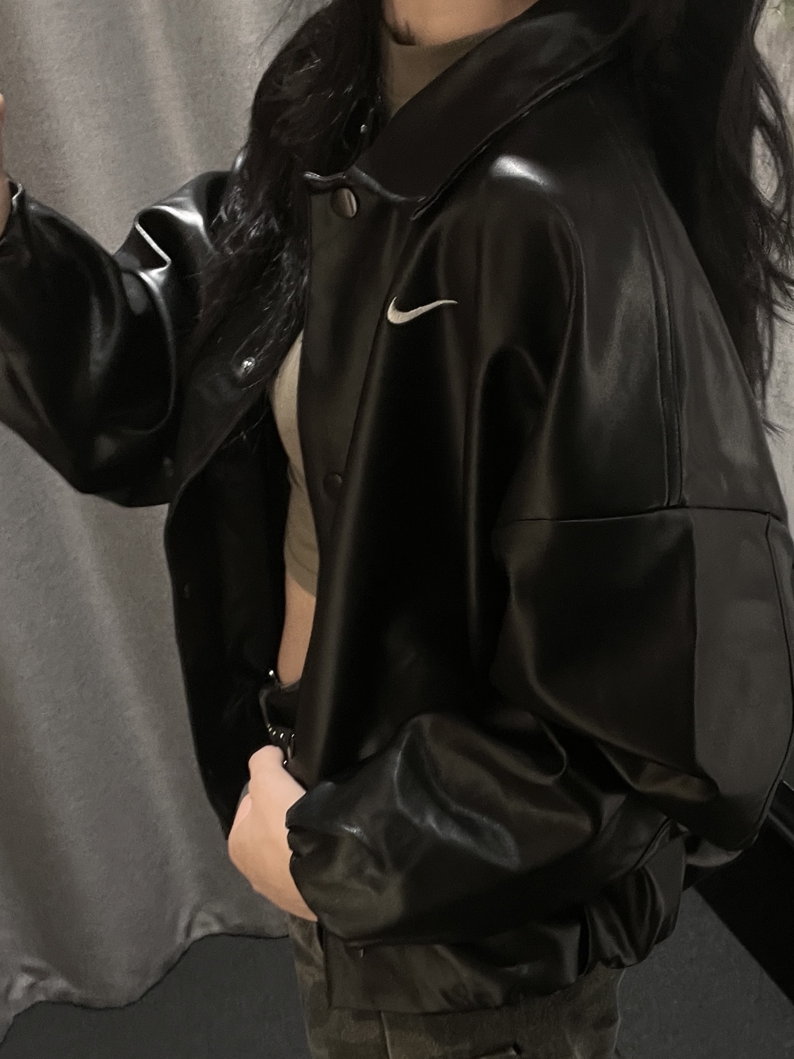 NIKE SPORTSWEAR 豹紋翻領 仿皮革外套 仿皮外套 立領 夾克 排扣 黑色 女款 IO0477-010 / 預購