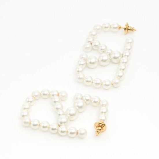Valentino Vlogo Signature Metal and resin pearls