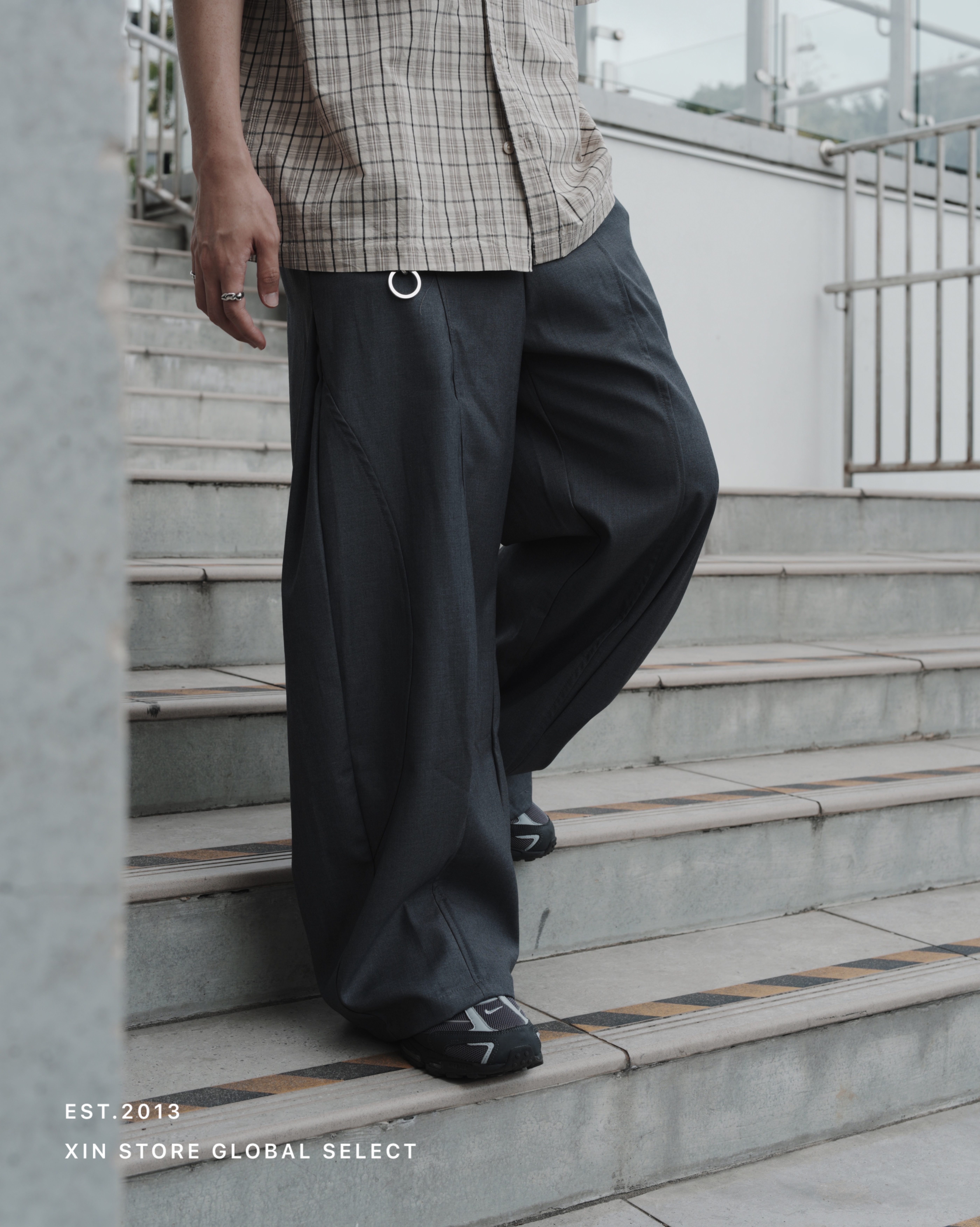 XIN SELECT 抓摺 繭形 摺線 彎刀 西裝褲 兩色 WK171