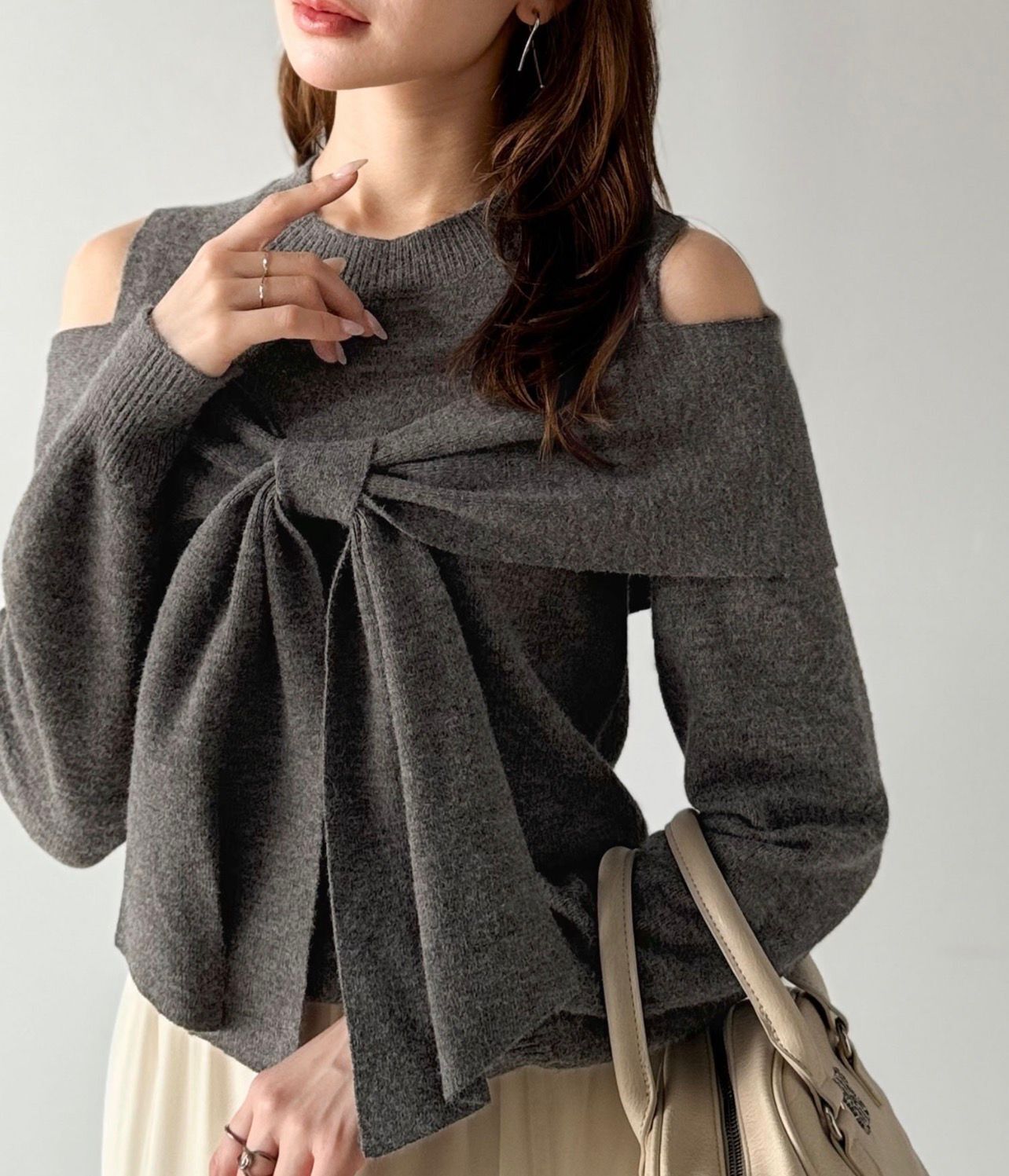 【預購】JN101811 mily bilet 蝴蝶結露肩針織上衣