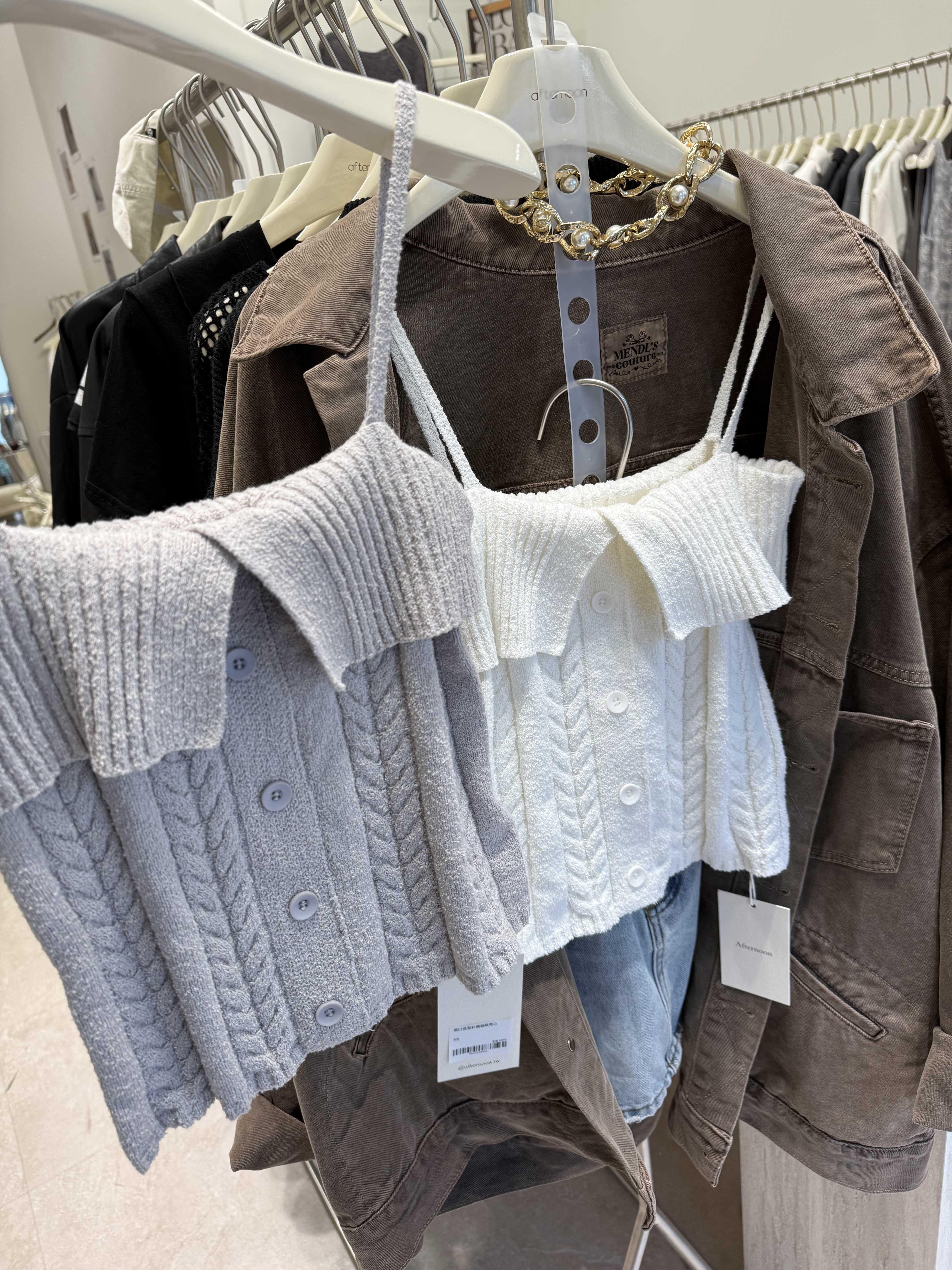 領口造型針織細肩背心