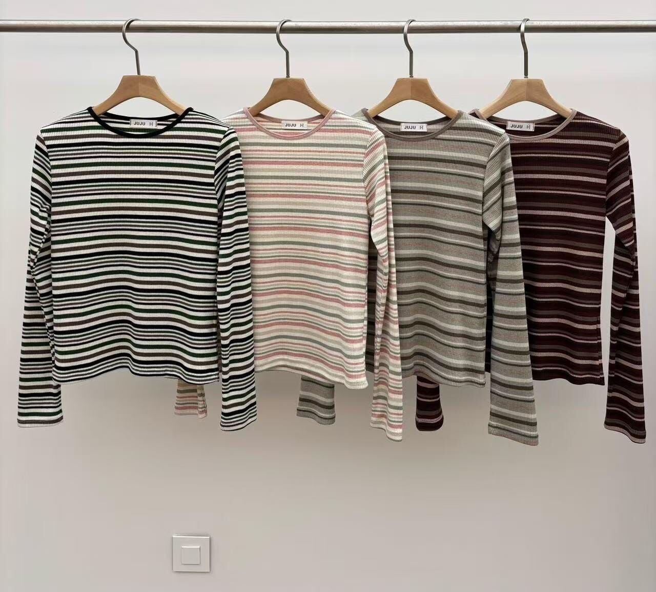 JU5118 彈性撞色間條上衣