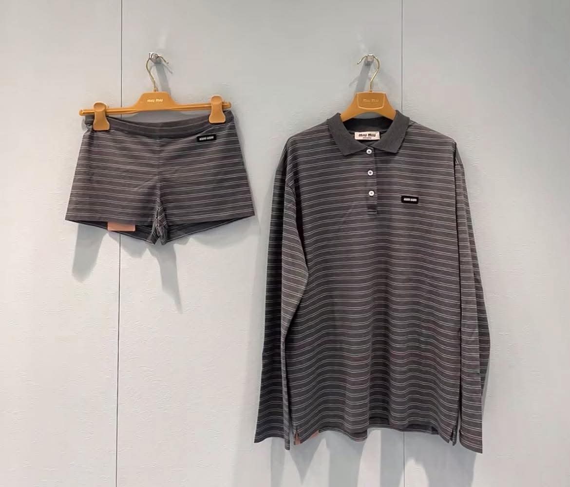 Miu Miu  Basic 灰色 長袖間條 Polo 及短褲套裝
