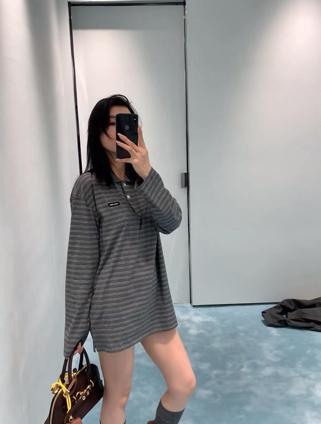 Miu Miu  Basic 灰色 長袖間條 Polo 及短褲套裝