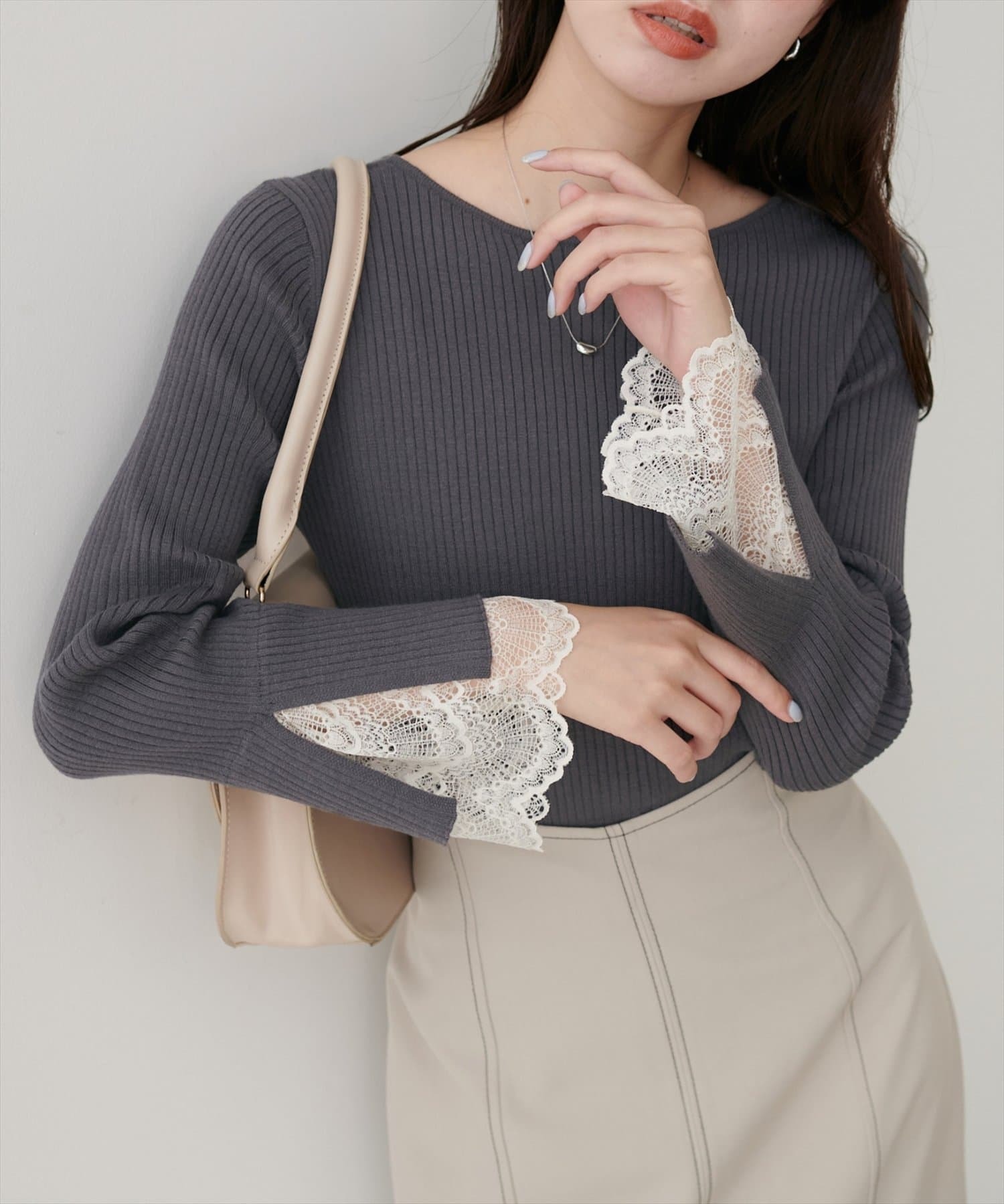 natural couture(ナチュラルクチュール)  【大好評リバイバル】前後2WAY袖口レースリブニット灰X白（0352050020）