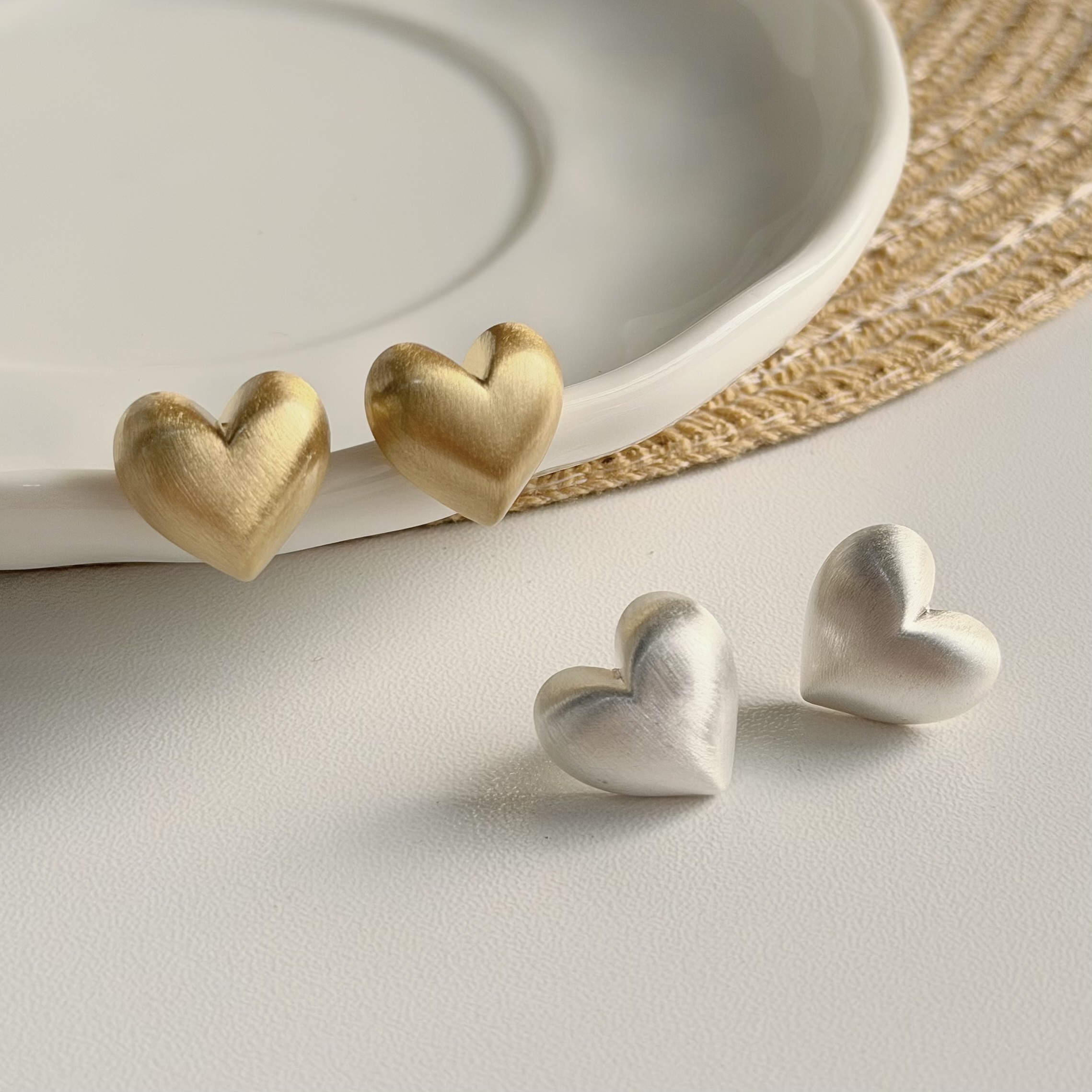 B347霧面愛心耳針