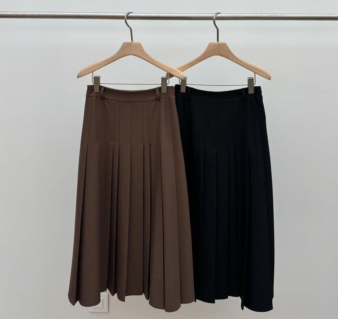 JU5123 知性百摺厚磅半長裙(S/M)