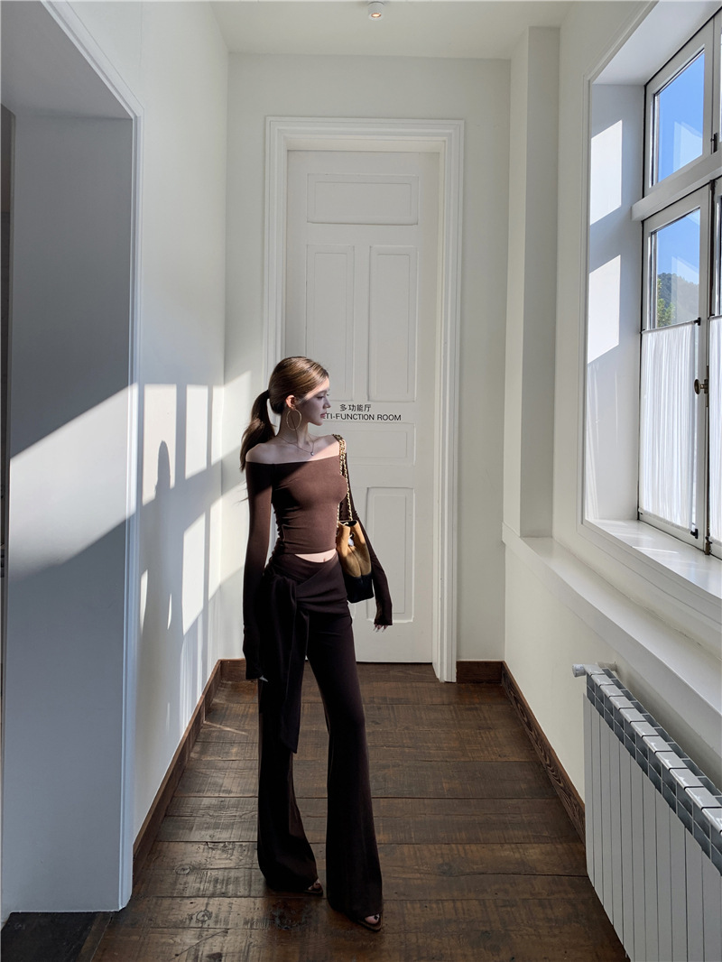 彈性一字領+假2件高腰喇叭褲(2件組)