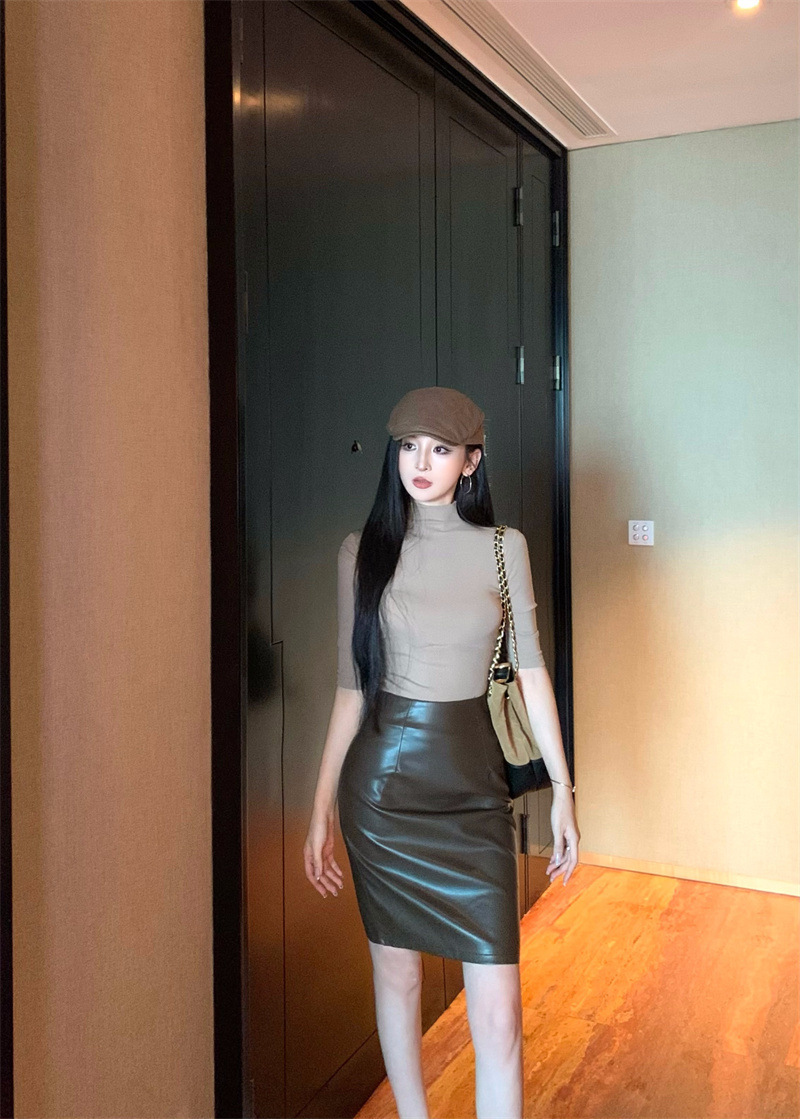 半高領上衣+高腰皮裙(2件組)