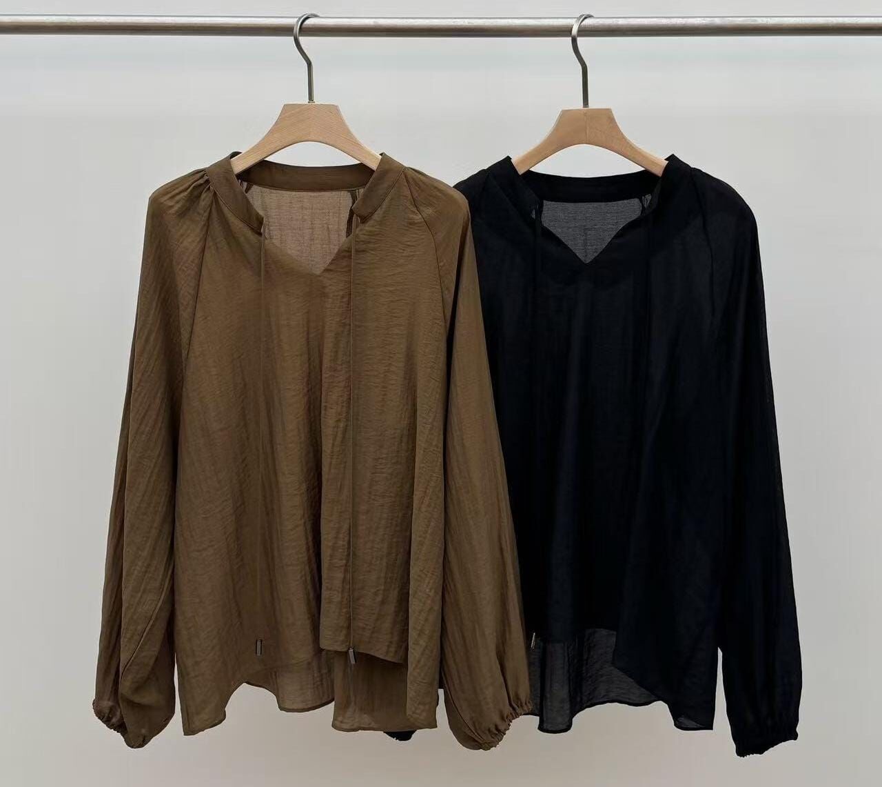 JU5136 文藝寬鬆V領肌理紋上衣