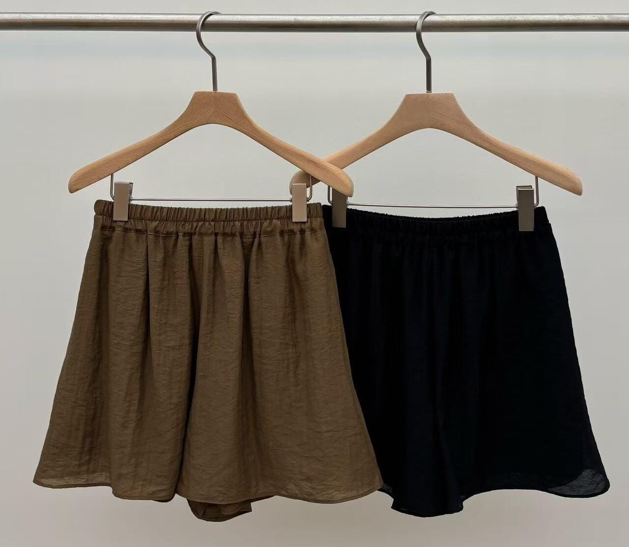 JU5137 文藝寬鬆V領肌理紋短褲