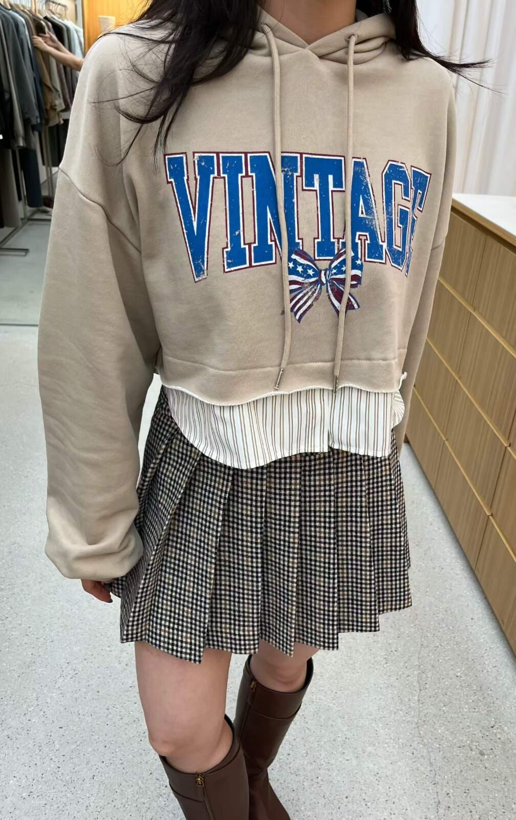 JU5143 假兩件短版字母連帽衛衣