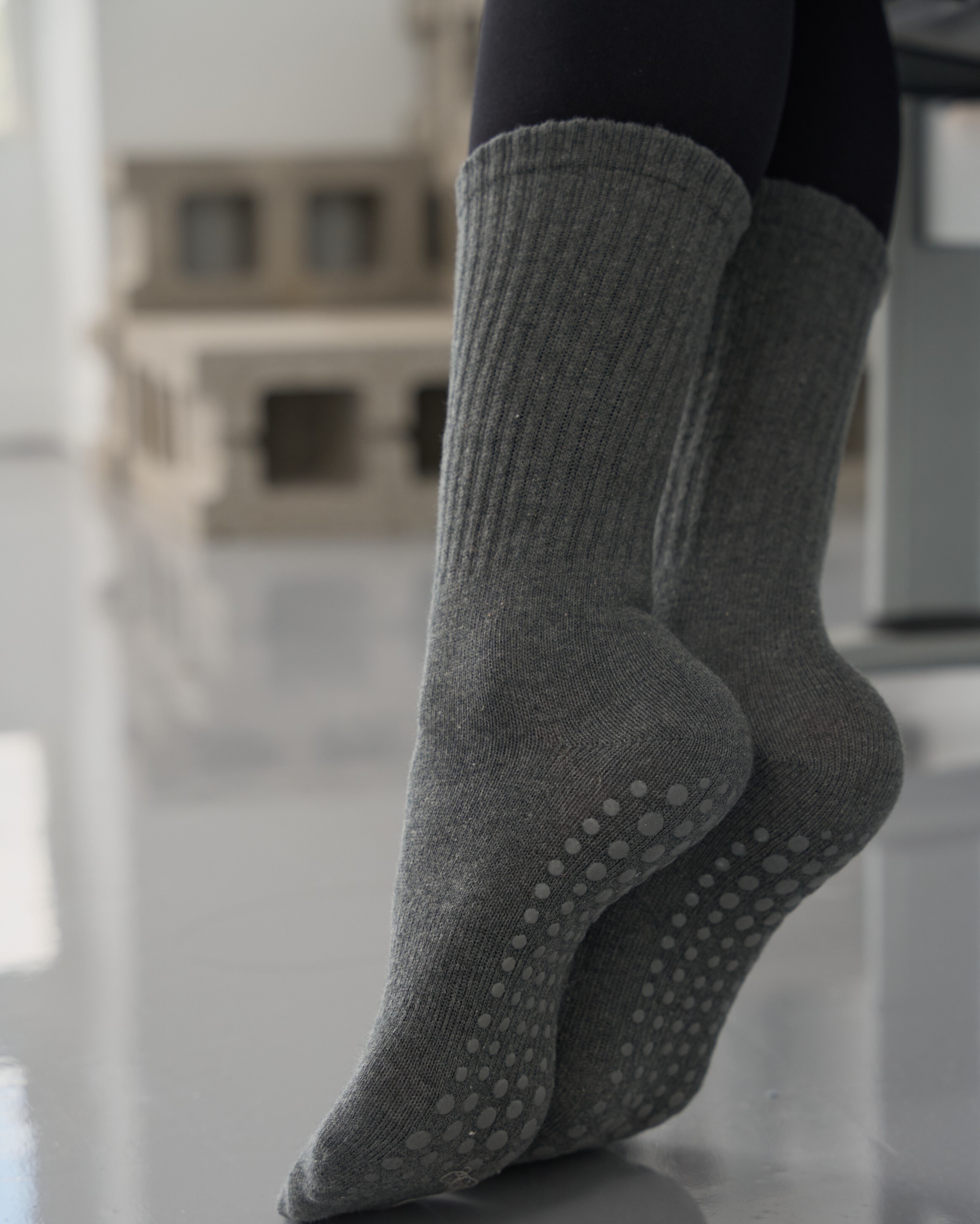 止滑中筒襪-灰