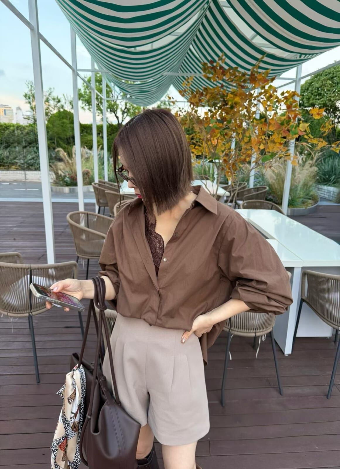 JU5139 壓褶下擺設計圓弧襯衫