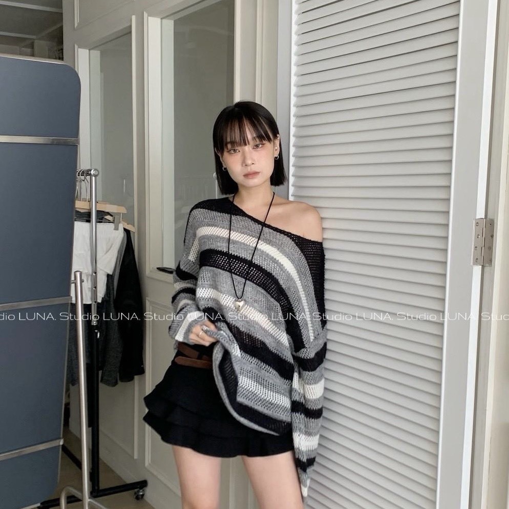 露肩條紋洞洞針織