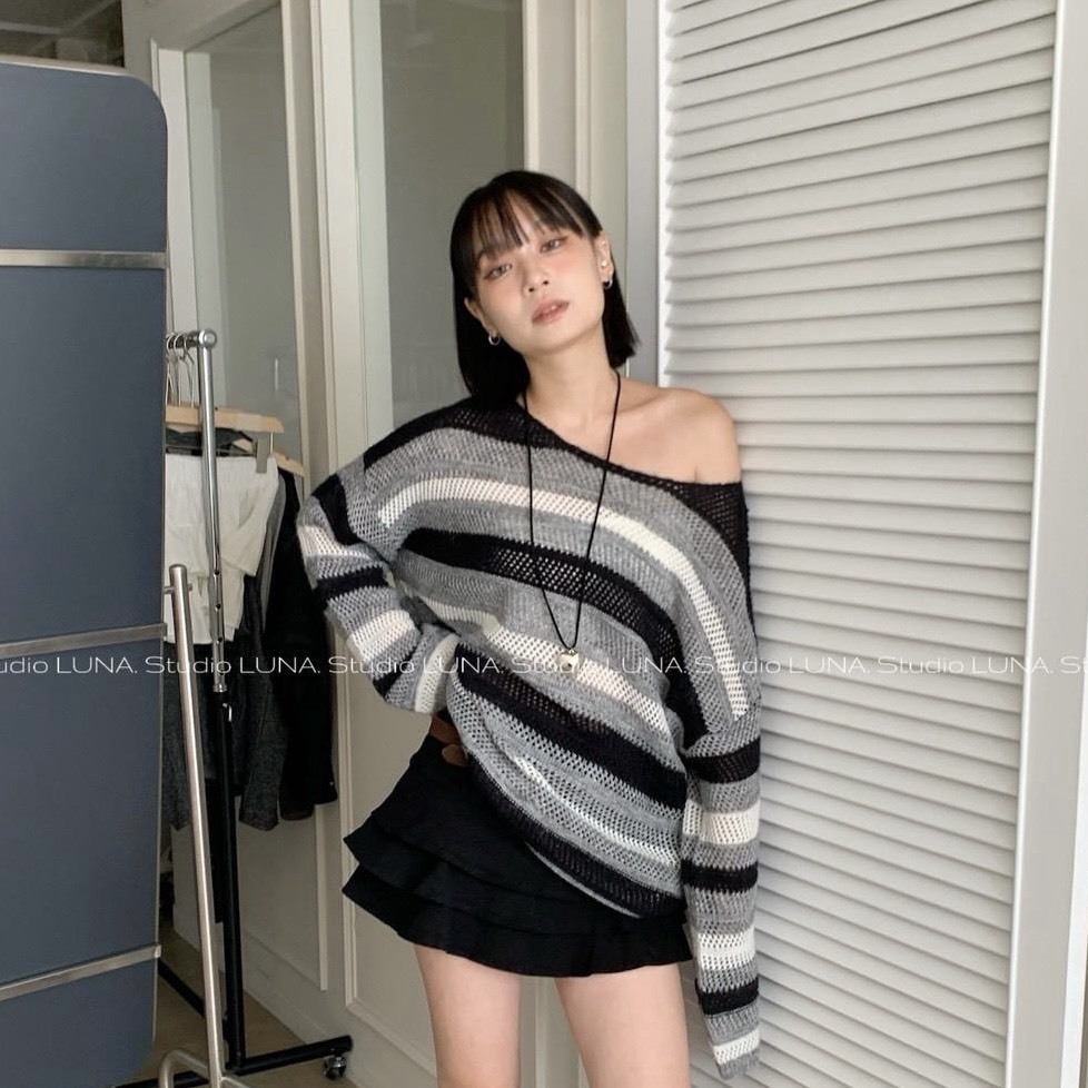 露肩條紋洞洞針織