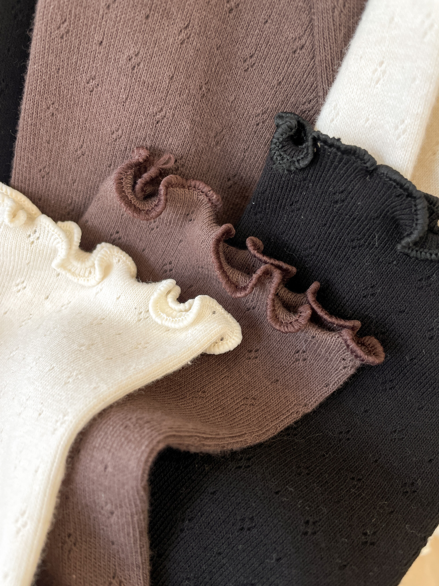 【特別價格$99！】T1402 Mabel Ruffles Mock Neck Top