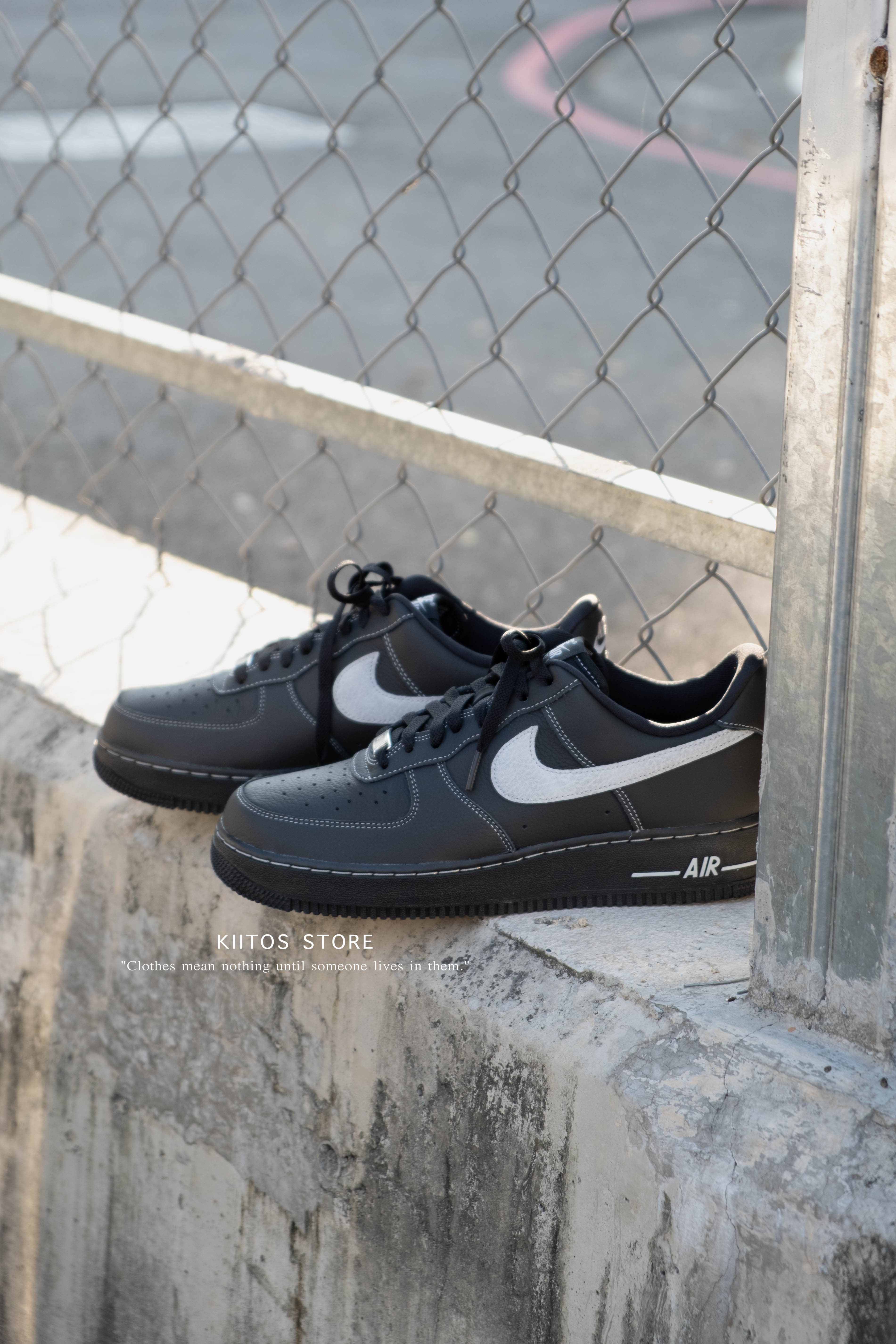 NIKE AIR FORCE 1 LOW 黑魂 縫線 刺繡 灰勾 荔枝皮 男鞋HQ2037-006