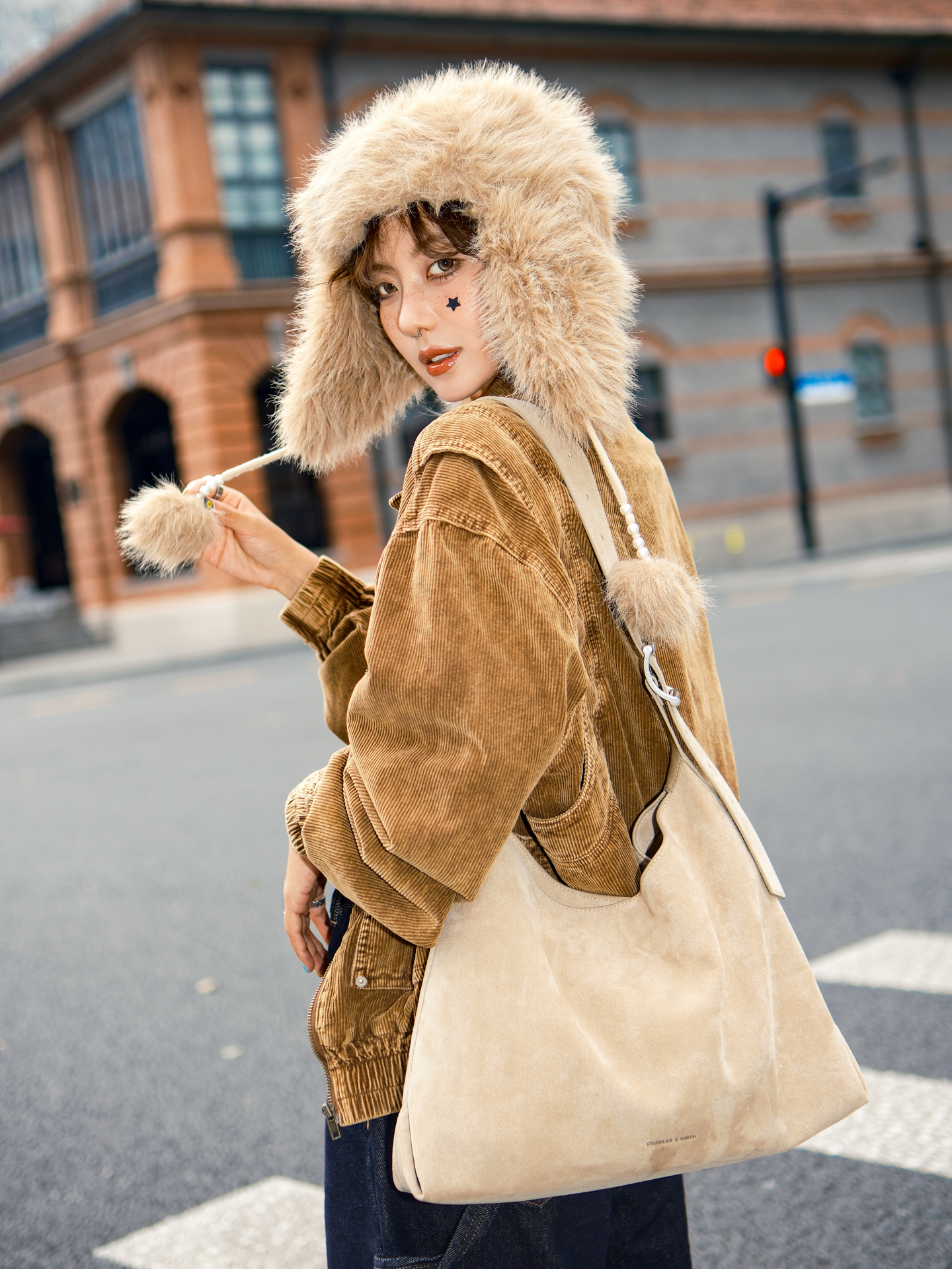 代購-CHARLES&KEITH 小ck 絨面大容量 托特包 單肩包 Nutmeg Beige 米