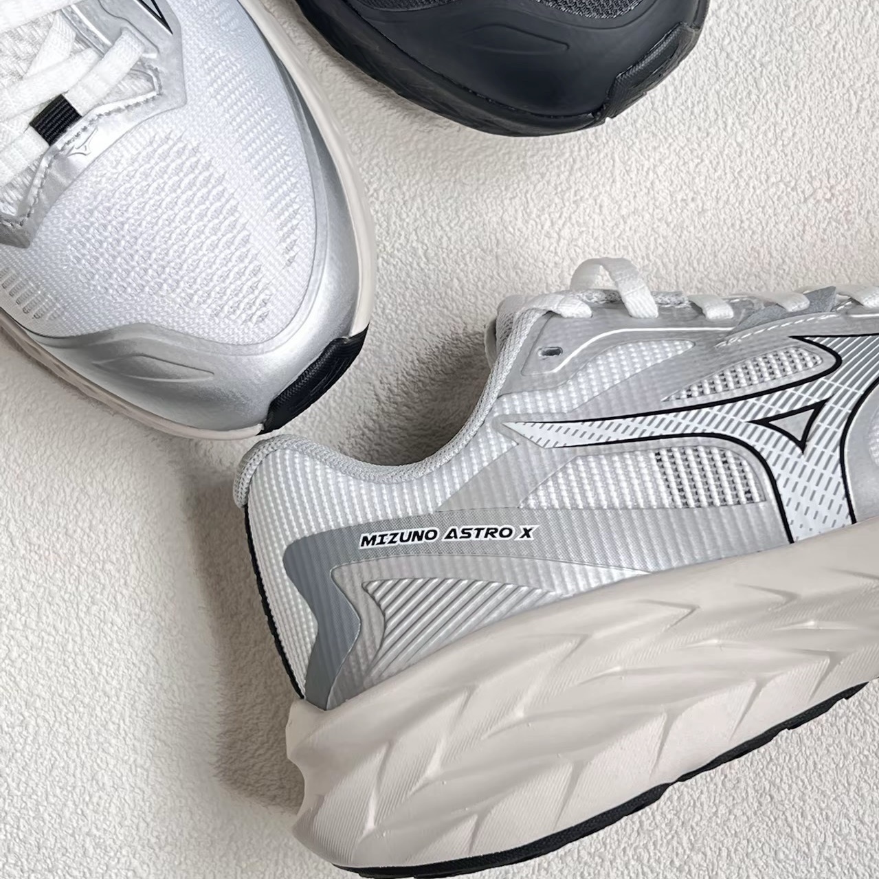 Mizuno 美津濃 ASTRO X 反光 復古 厚底 增高 男女同款 老爹鞋 慢跑鞋 黑白