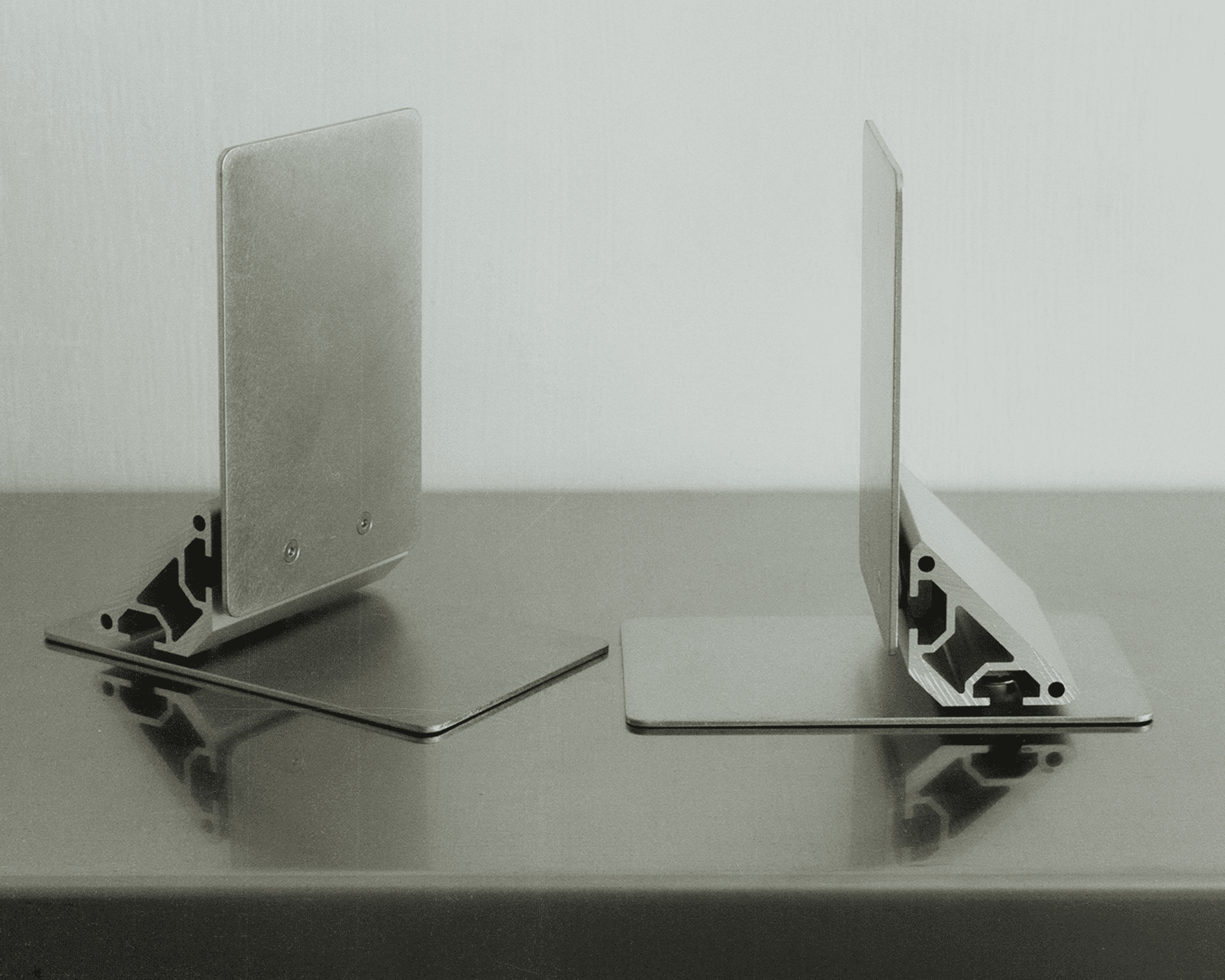 Mo_&_A｜AL-RESEARCH Bookend "ALSUS-T"