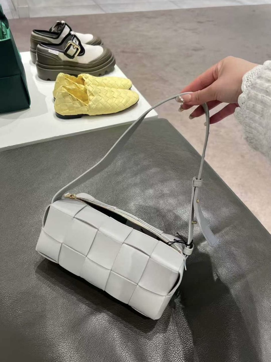 Outlet BV Cassette Bag