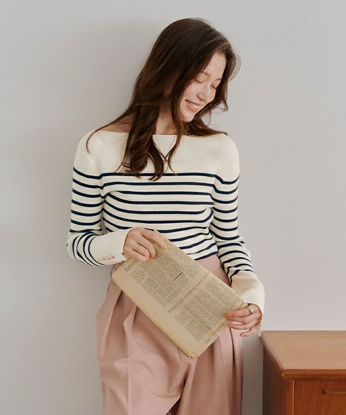 titivate ボートネックゴールド釦デザインニット白/深藍條紋M（AYXP3048）