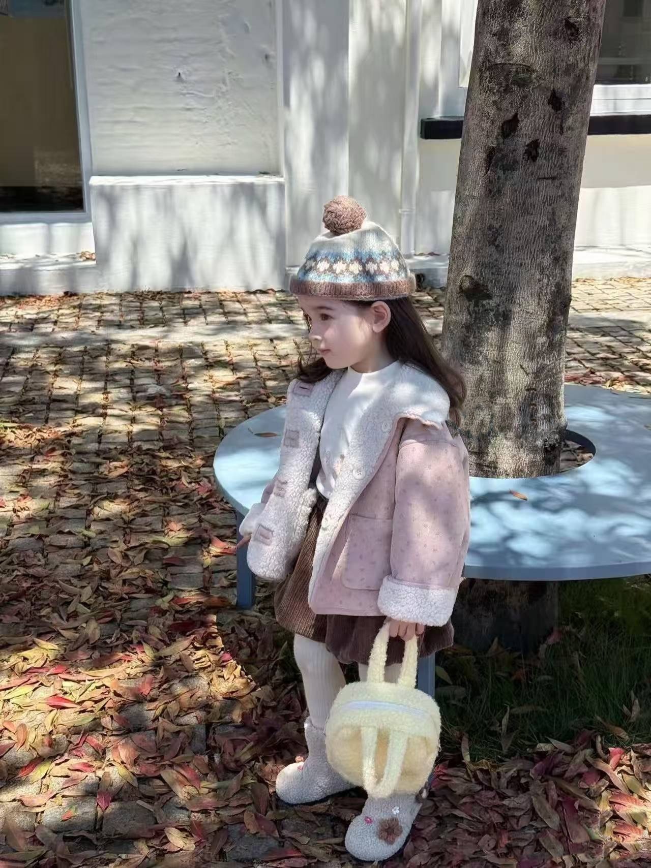 粉色羊羔絨保暖外套