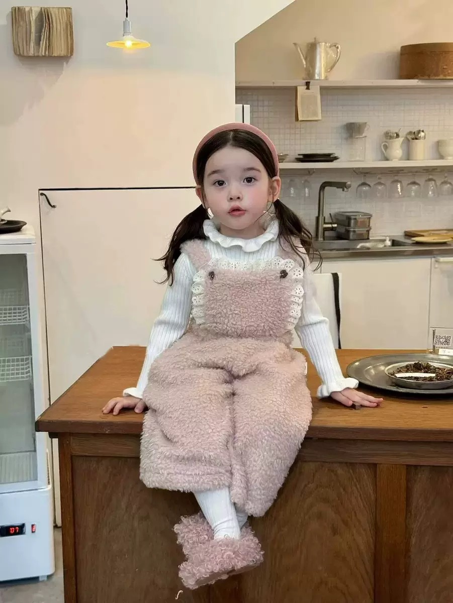 泡泡袖花邊上衣/羊羔絨保暖吊帶褲