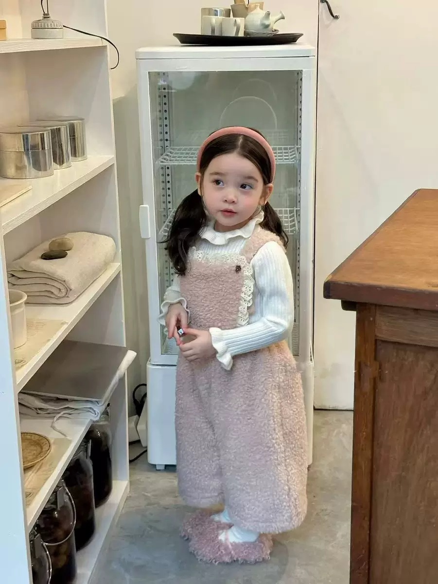 泡泡袖花邊上衣/羊羔絨保暖吊帶褲