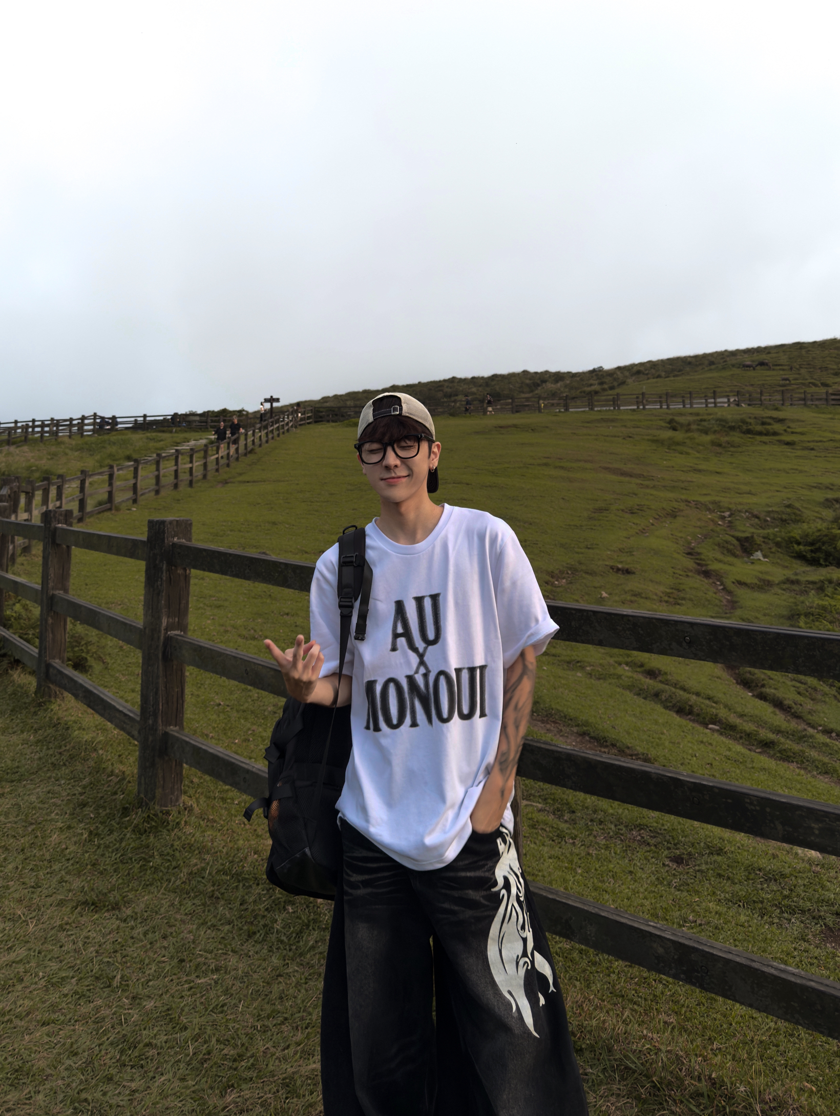 AU 𝚇 MONOUI聯名款短袖 限量發售